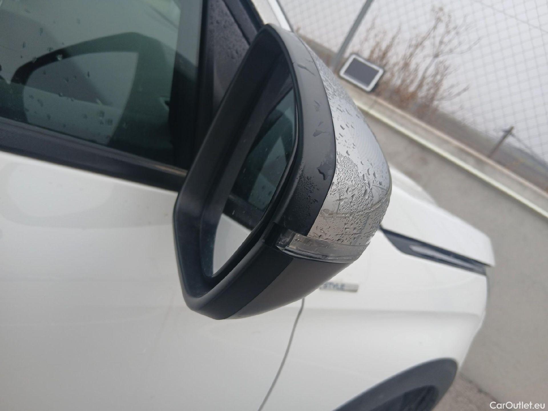  Peugeot  3008 PEUGEOT  / 2016 / 5P / todoterreno 1.5 BlueHDi 96kW (130CV) S&S Style #34