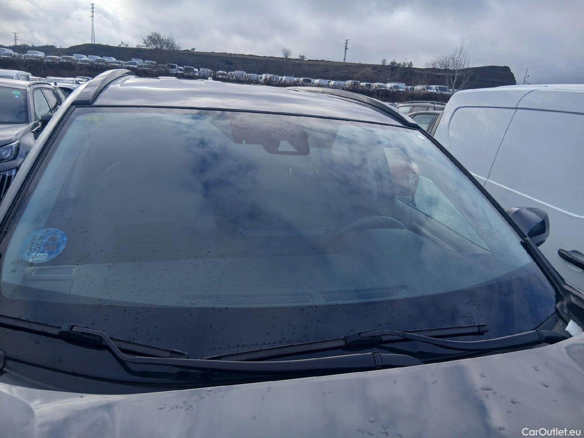  Toyota  RAV4 TOYOTA  / 2018 / 5P / todoterreno 2.5l 220H Advance 4WD #23