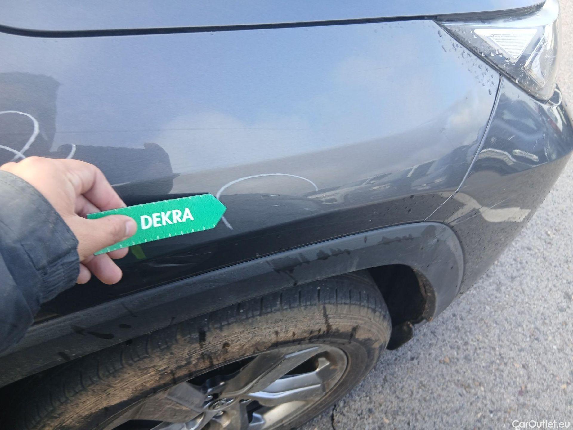  Toyota  RAV4 TOYOTA  / 2018 / 5P / todoterreno 2.5l 220H Advance 4WD #44