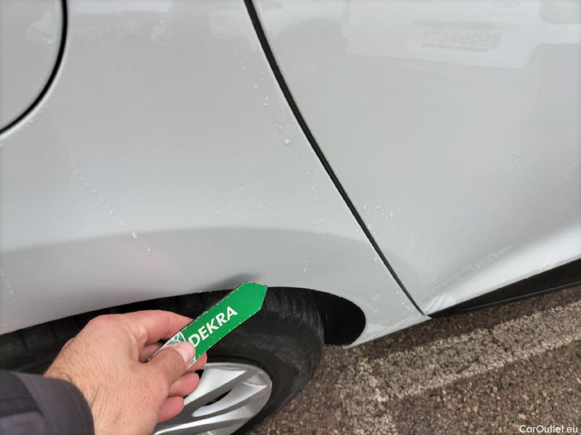  Renault  Clio RENAULT  / 2016 / 5P / berlina con portón Business TCe 66kW (90CV) GLP -18 #31