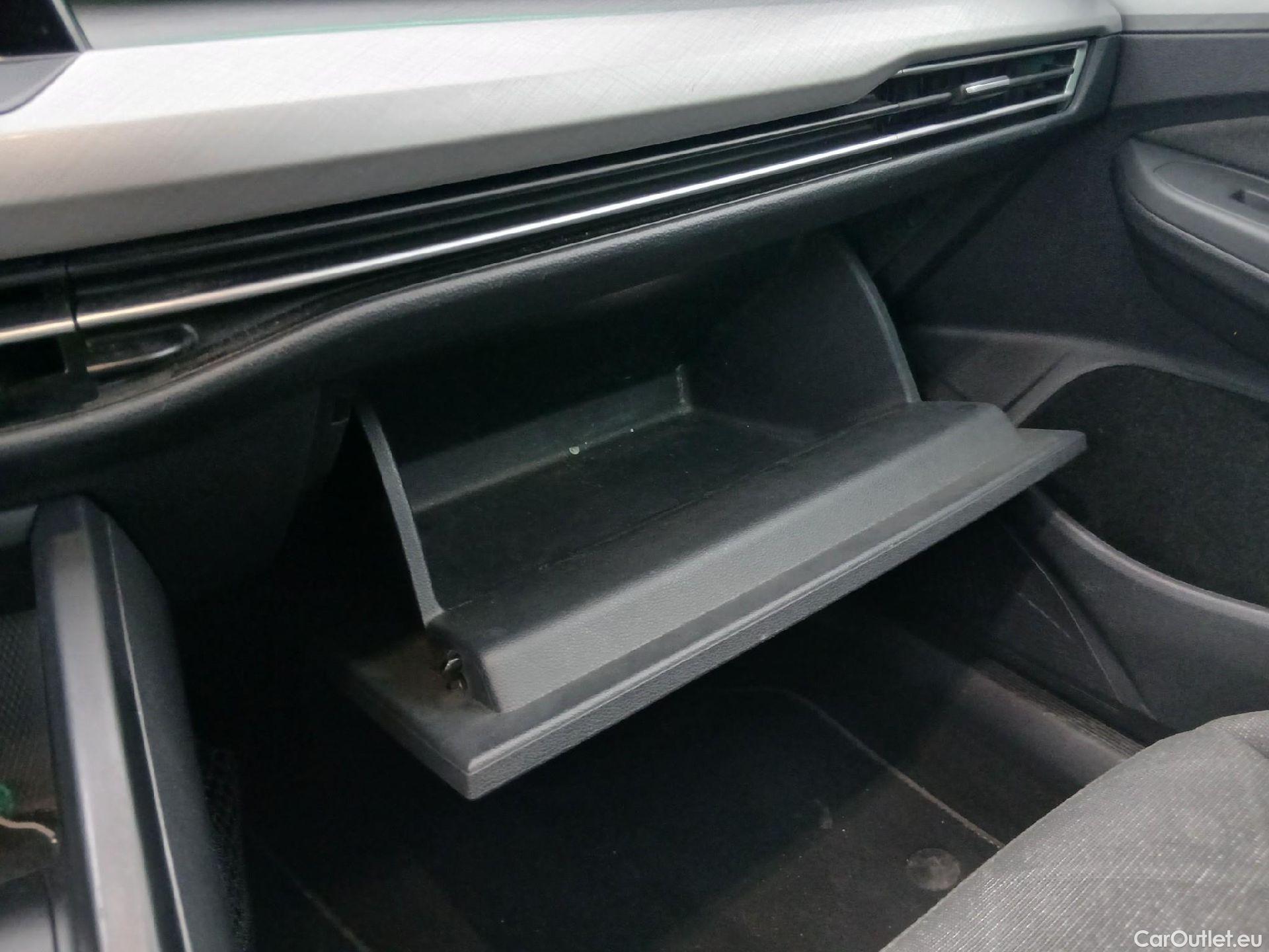  Volkswagen  Golf  VOLKSWAGEN / 2020 / 5P / berlina con portón Life 1.0 eTSI 81kW (110CV) DSG #2