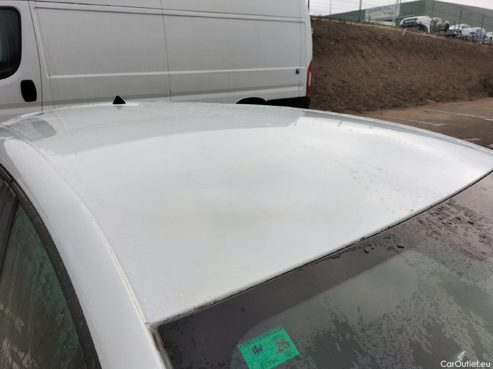  Renault  Clio RENAULT  / 2016 / 5P / berlina con portón Business TCe 66kW (90CV) GLP -18 #42