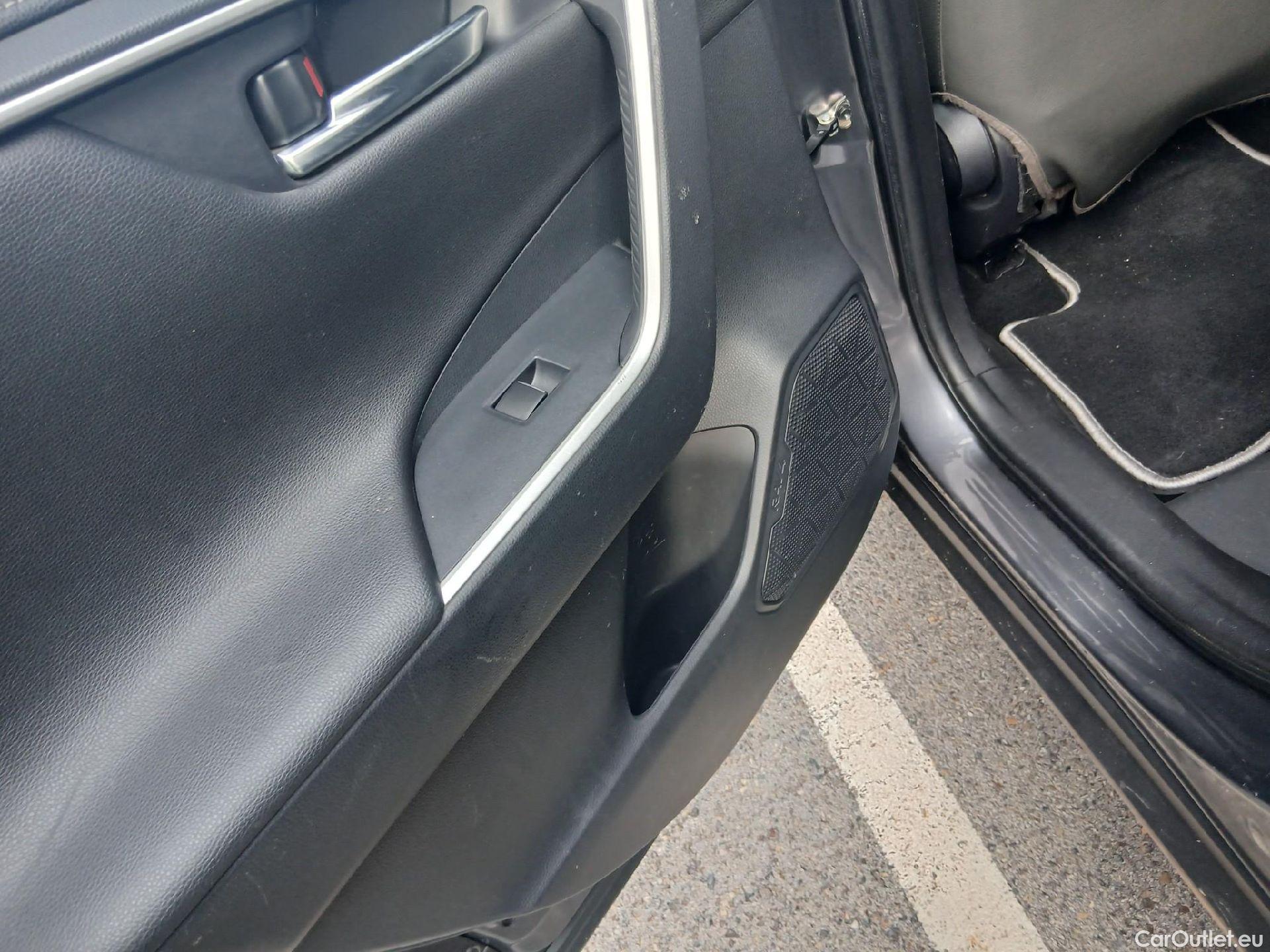  Toyota  RAV4 TOYOTA  / 2018 / 5P / todoterreno 2.5l 220H Advance 4WD #7