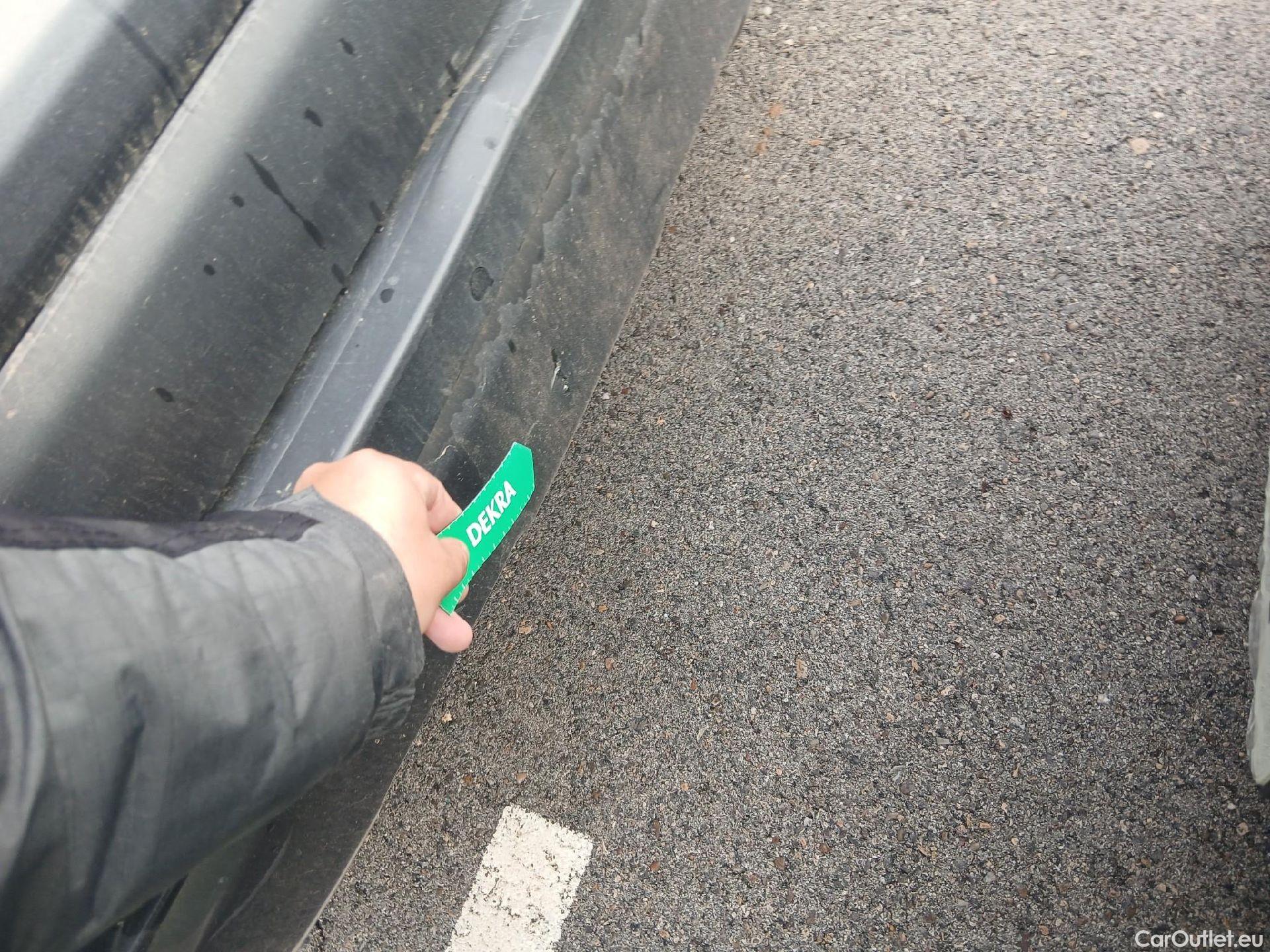  Toyota  RAV4 TOYOTA  / 2018 / 5P / todoterreno 2.5l 220H Advance 4WD #30