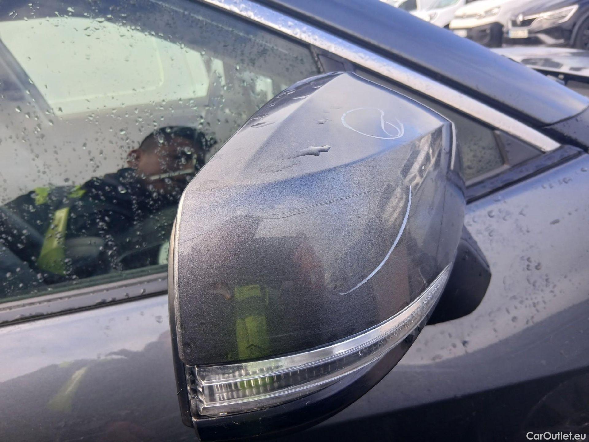  Toyota  RAV4 TOYOTA  / 2018 / 5P / todoterreno 2.5l 220H Advance 4WD #40