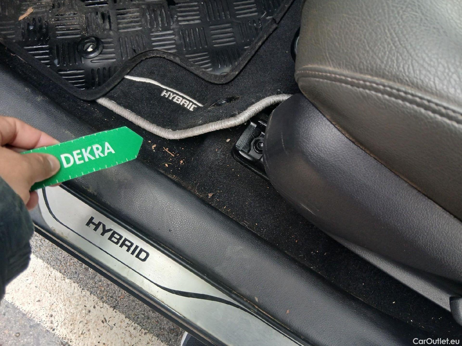  Toyota  RAV4 TOYOTA  / 2018 / 5P / todoterreno 2.5l 220H Advance 4WD #2