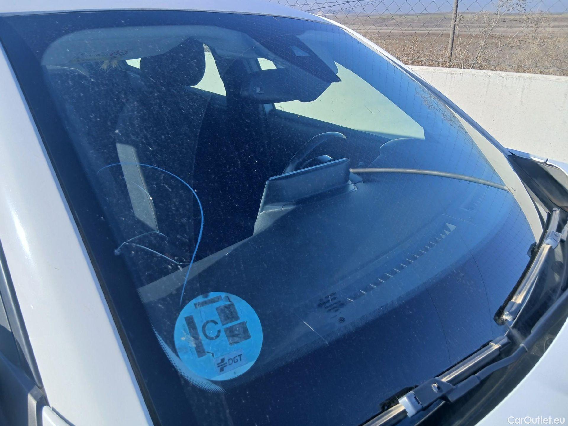  Peugeot  2008 PEUGEOT  / 2019 / 5P / todoterreno Active Pack BlueHDI 81kW (110CV) #11