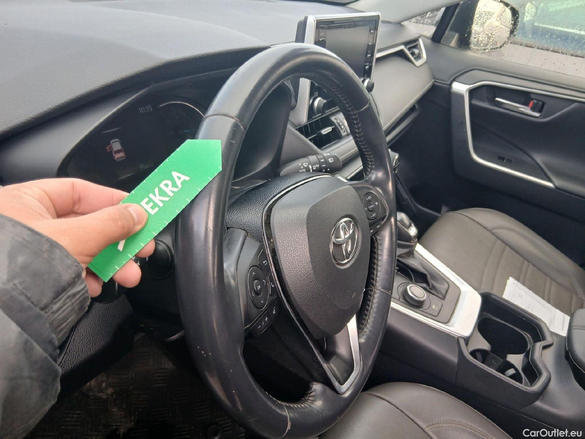  Toyota  RAV4 TOYOTA  / 2018 / 5P / todoterreno 2.5l 220H Advance 4WD #5