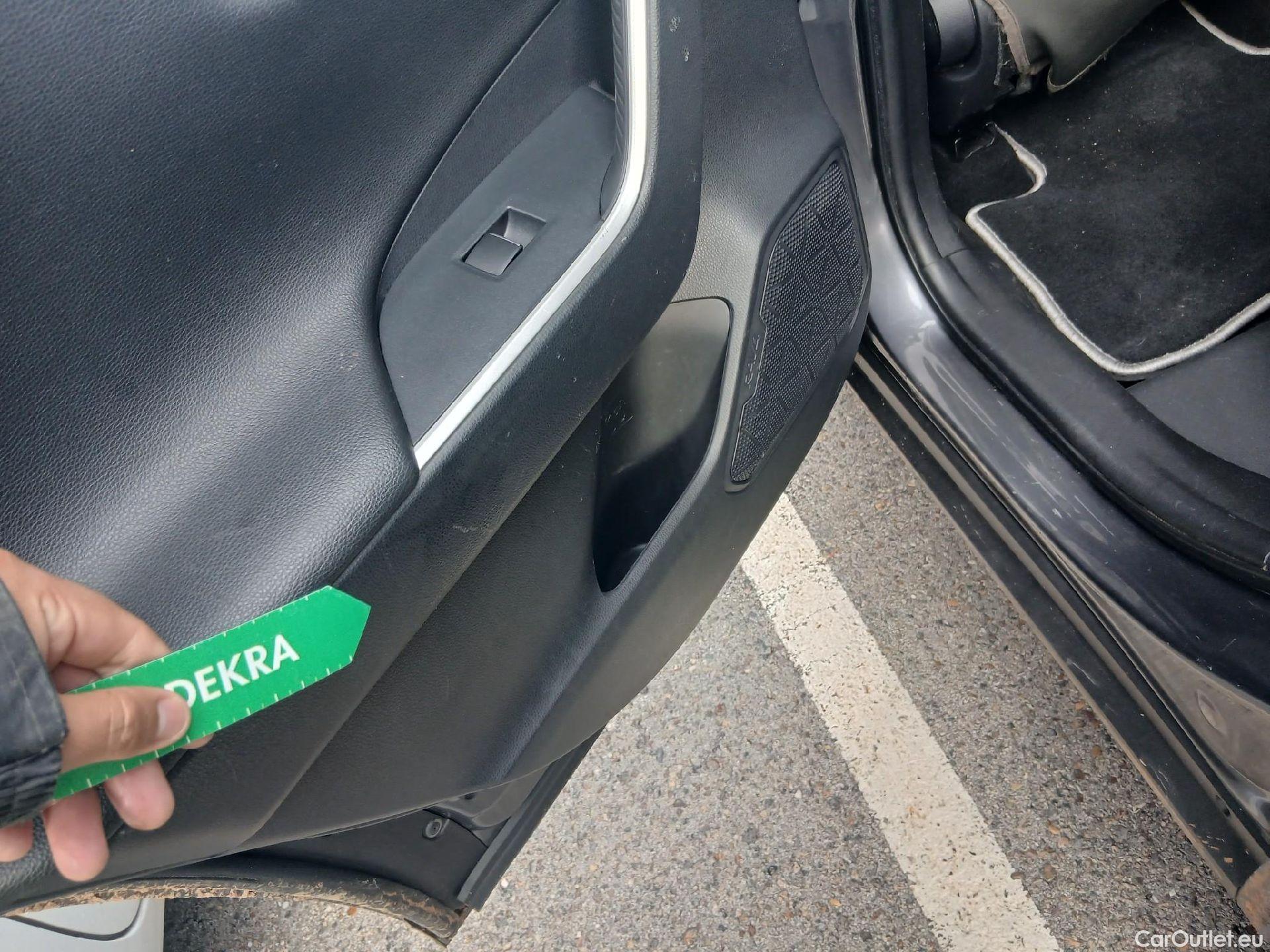  Toyota  RAV4 TOYOTA  / 2018 / 5P / todoterreno 2.5l 220H Advance 4WD #8