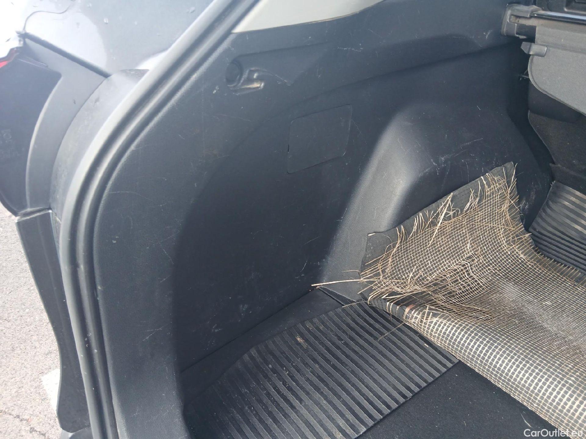  Toyota  RAV4 TOYOTA  / 2018 / 5P / todoterreno 2.5l 220H Advance 4WD #9