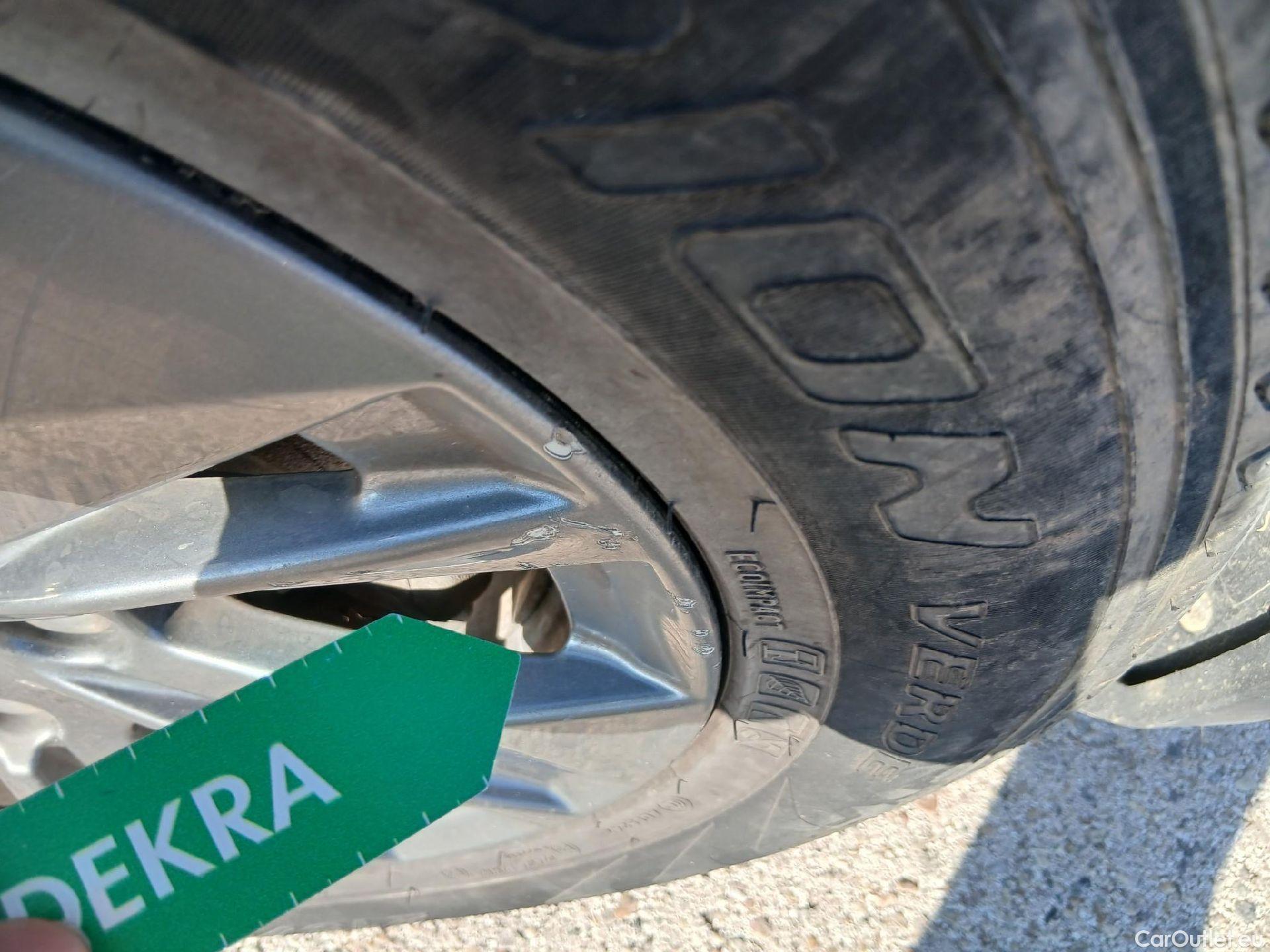  Peugeot  2008 PEUGEOT  / 2019 / 5P / todoterreno Active Pack BlueHDI 81kW (110CV) #7