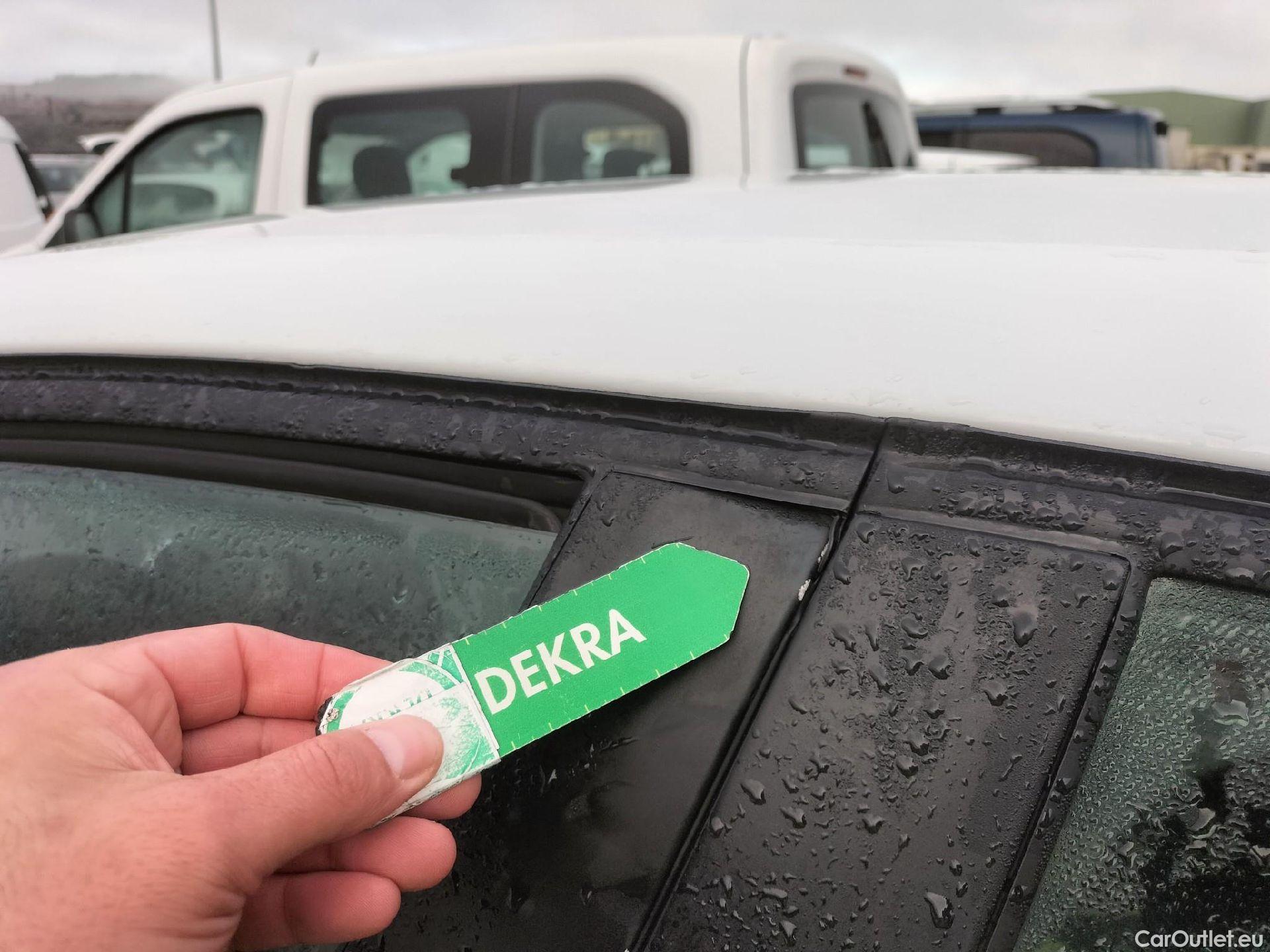  Renault  Clio RENAULT  / 2016 / 5P / berlina con portón Business TCe 66kW (90CV) GLP -18 #16