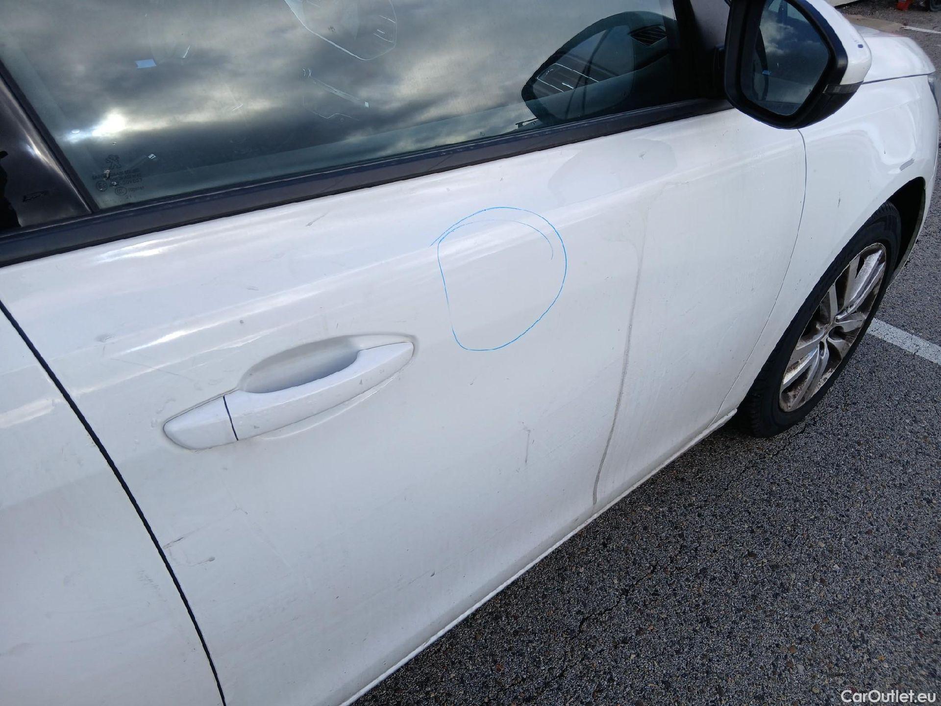  Peugeot  308 PEUGEOT  / 2017 / 5P / berlina con portón 5p Active Pack BlueHDi 130 S&S (AC) #22