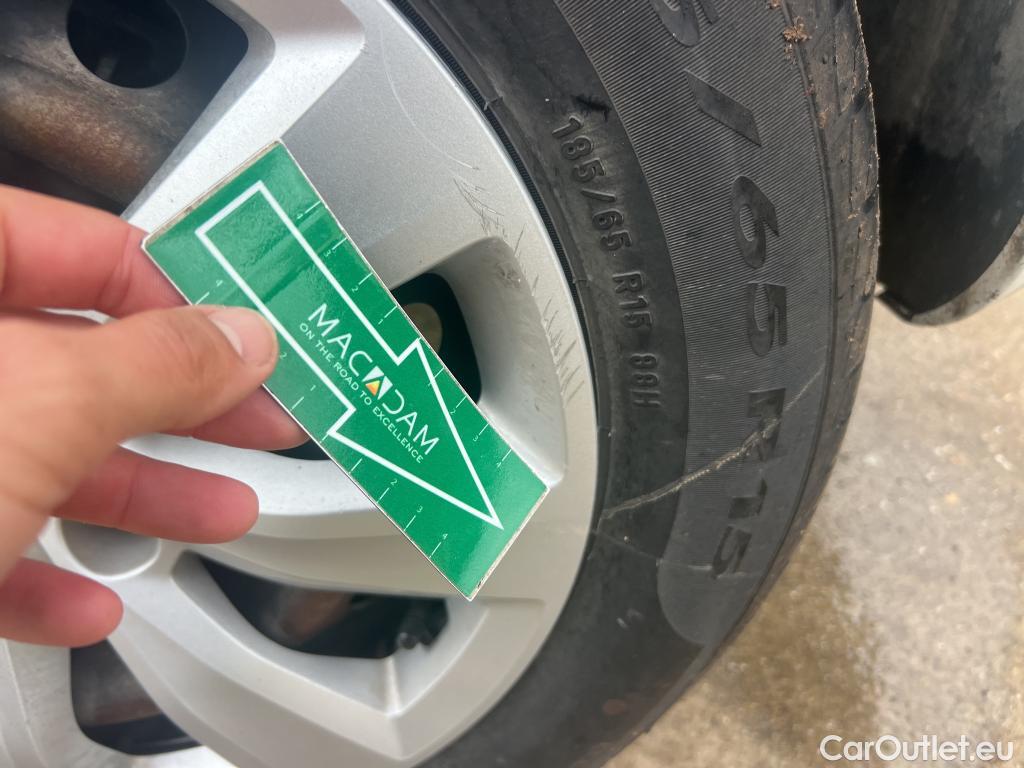  Renault  Clio RENAULT  / 2019 / 5P / berlina con portón Business TCe 74 kW (100CV) GLP #14