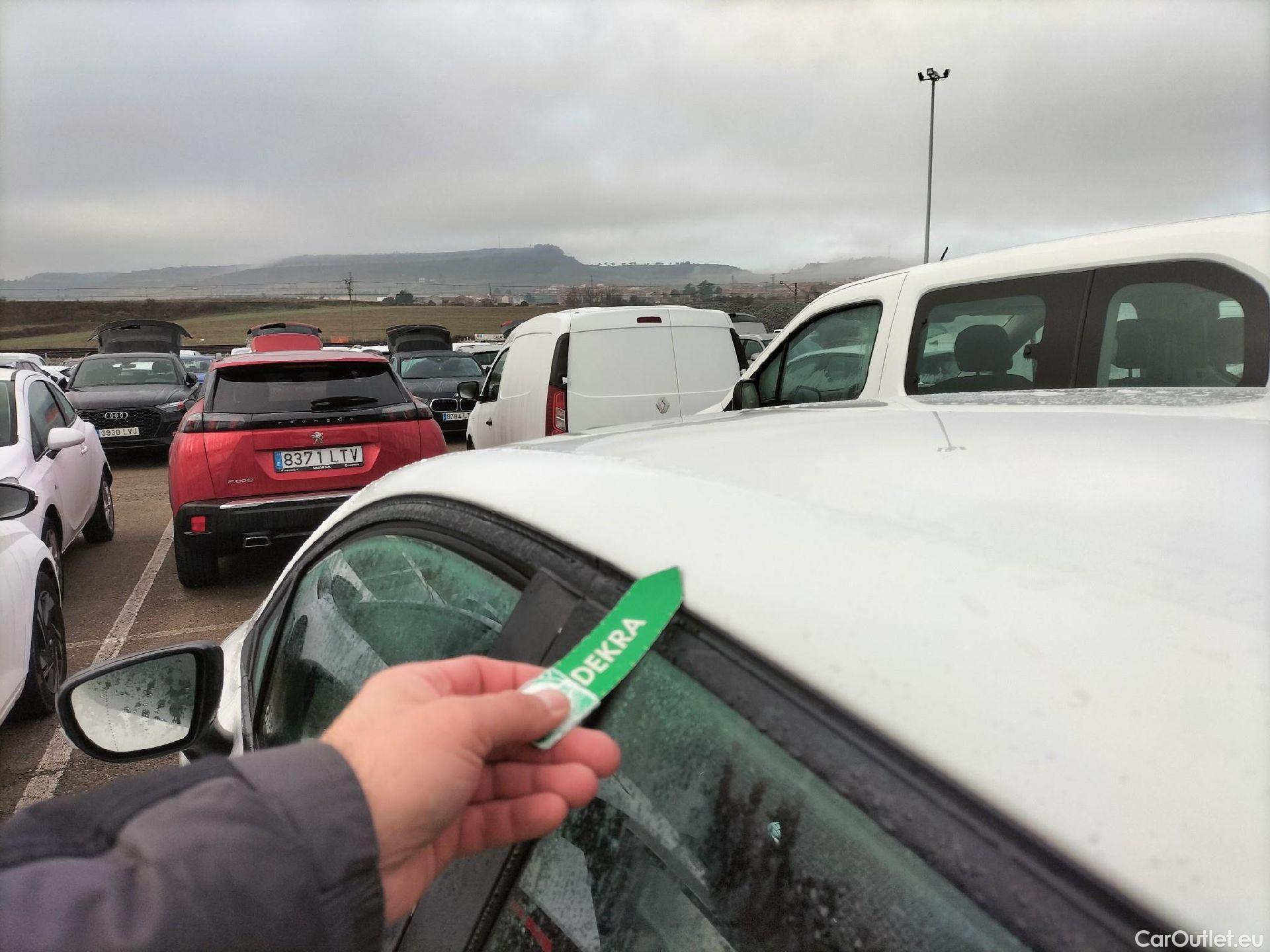  Renault  Clio RENAULT  / 2016 / 5P / berlina con portón Business TCe 66kW (90CV) GLP -18 #48