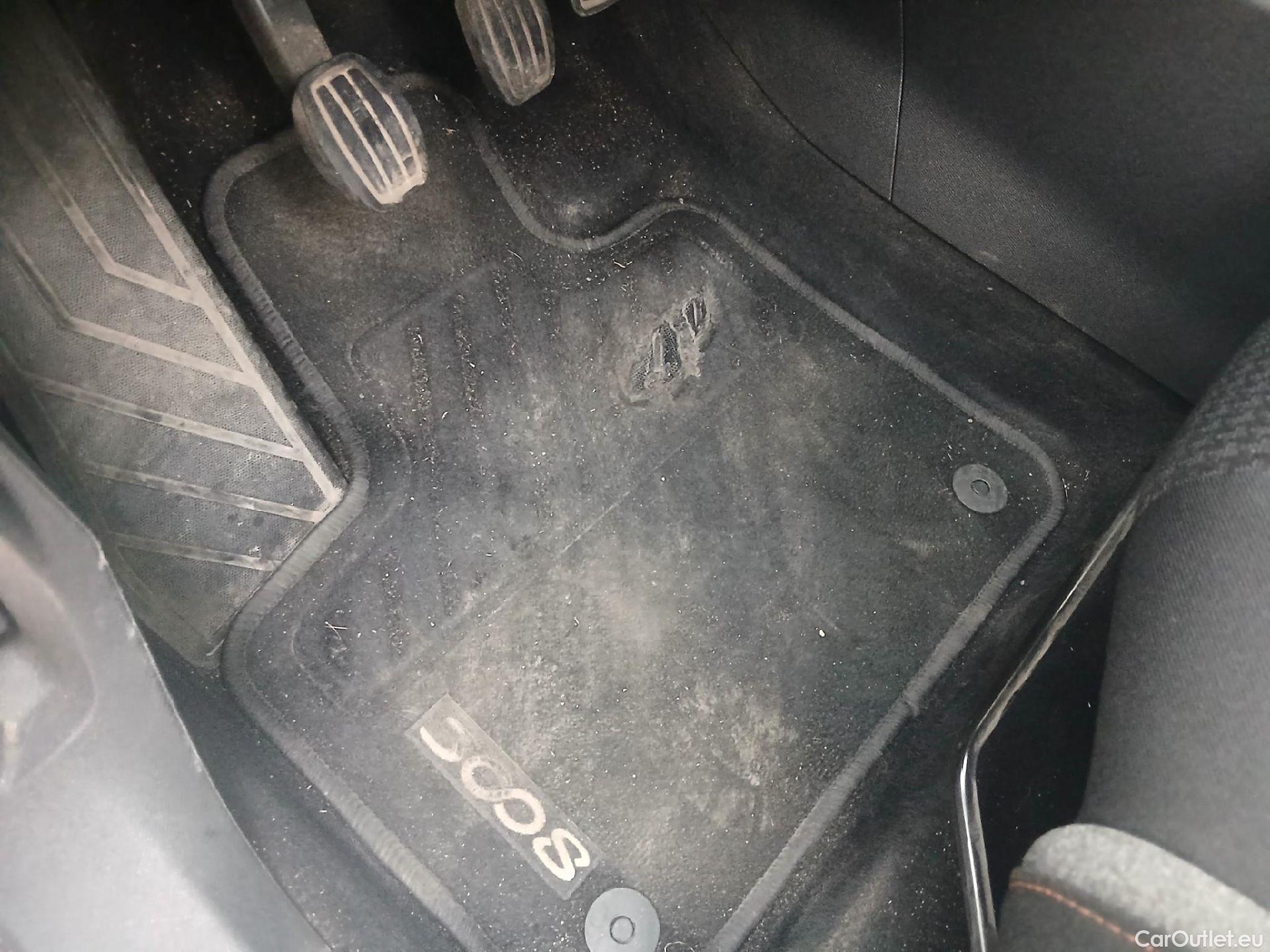  Peugeot  3008 PEUGEOT  / 2016 / 5P / todoterreno 1.5 BlueHDi 96kW (130CV) S&S Style #4