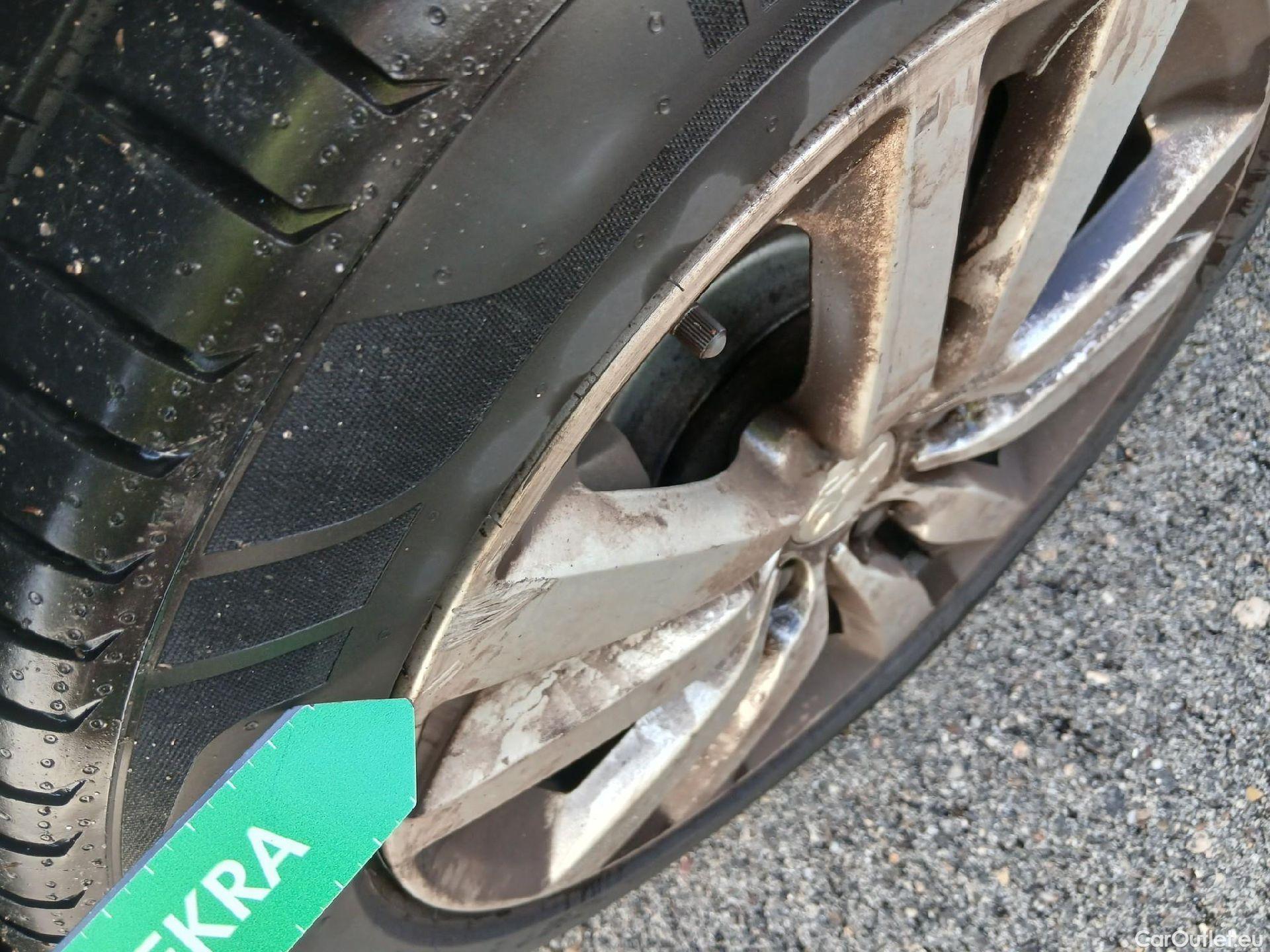  Peugeot  308 PEUGEOT  / 2017 / 5P / berlina con portón 5p Active Pack BlueHDi 130 S&S (AC) #2