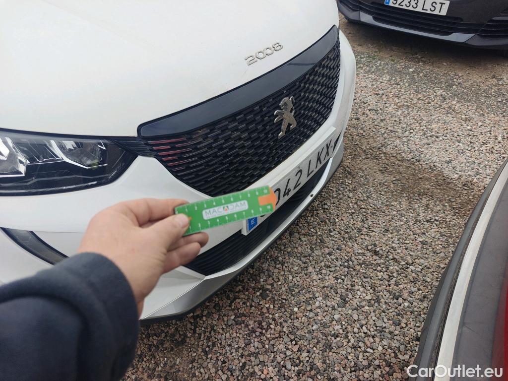  Peugeot  2008 PEUGEOT  / 2019 / 5P / todoterreno Allure BlueHDI 100 S&S BVM6 #19