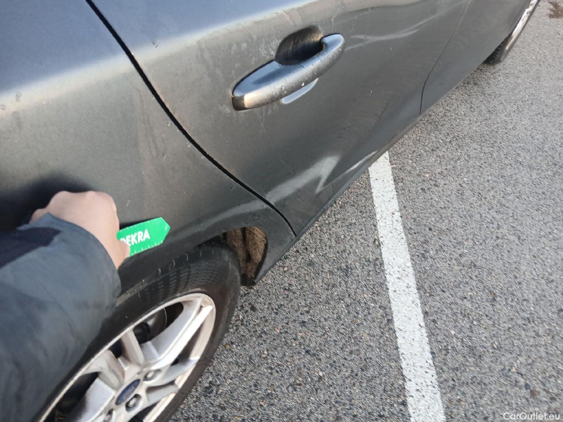  Ford  Focus FORD  / 2018 / 5P / familiar 1.0 Ecoboost 92kW Trend+ Auto SB #25