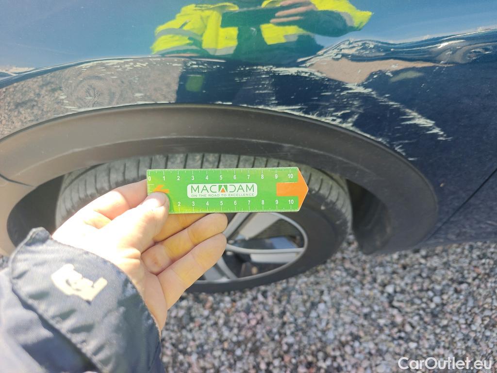  KIA  Niro KIA  / 2019 / 5P / crossover 1.6 GDi HEV 104kW (141CV) Drive #39