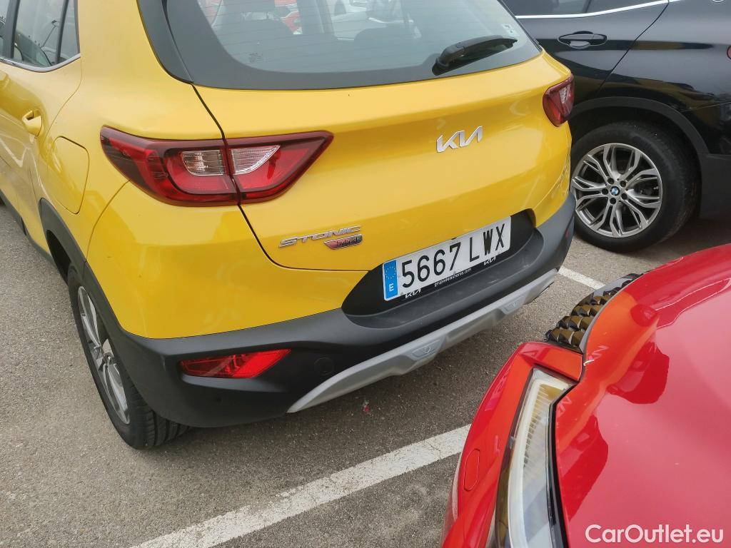  KIA  STONIC KIA  / 2017 / 5P / todoterreno 1.0 T-GDi 88kW (120CV) MHEV iMT Drive #17