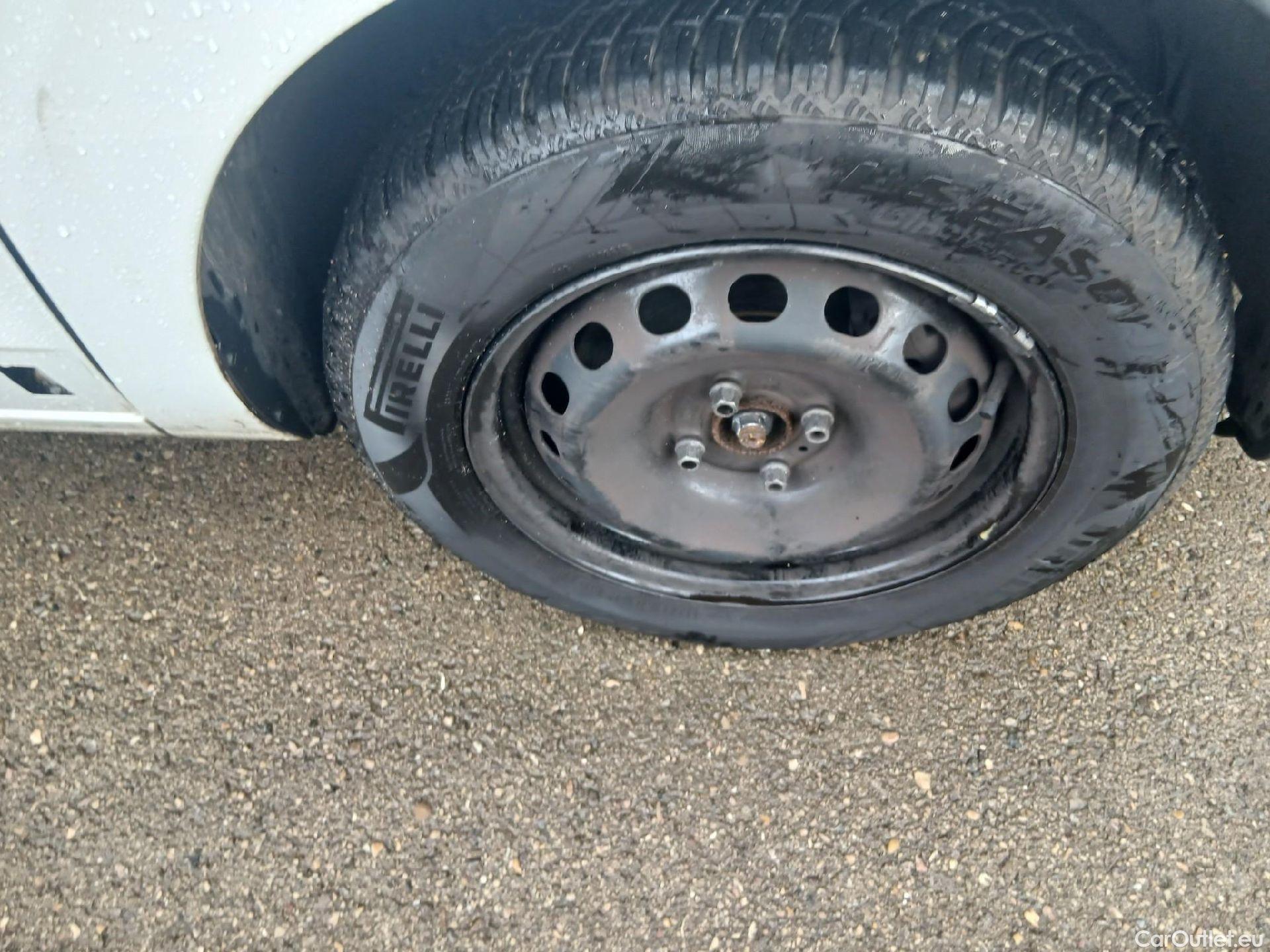  Dacia  Dokker DACIA  / 2013 / 4P / furgón derivado de turismo Van Essential 1.6 80kW (110CV) GLP #39