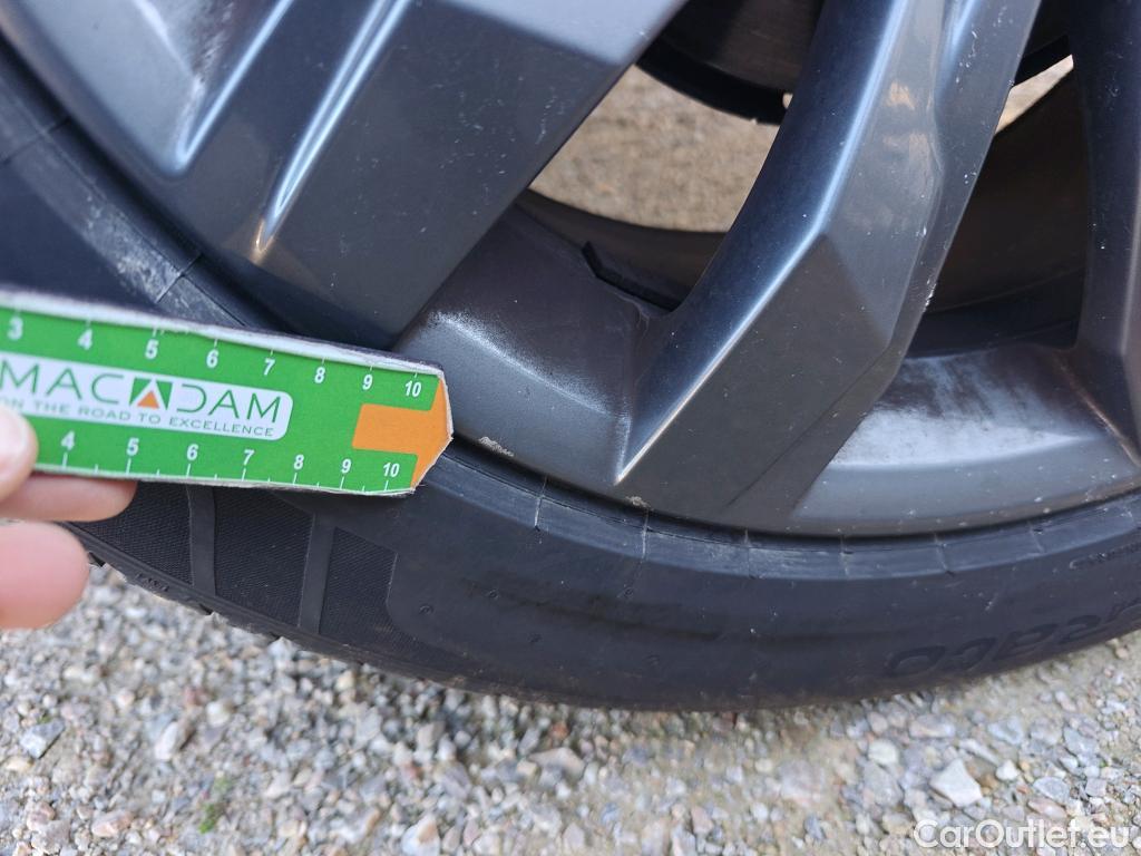  Volkswagen  T-ROC VOLKSWAGEN  / 2017 / 5P / todoterreno Sport 2.0 TDI 110kW (150CV) DSG #63