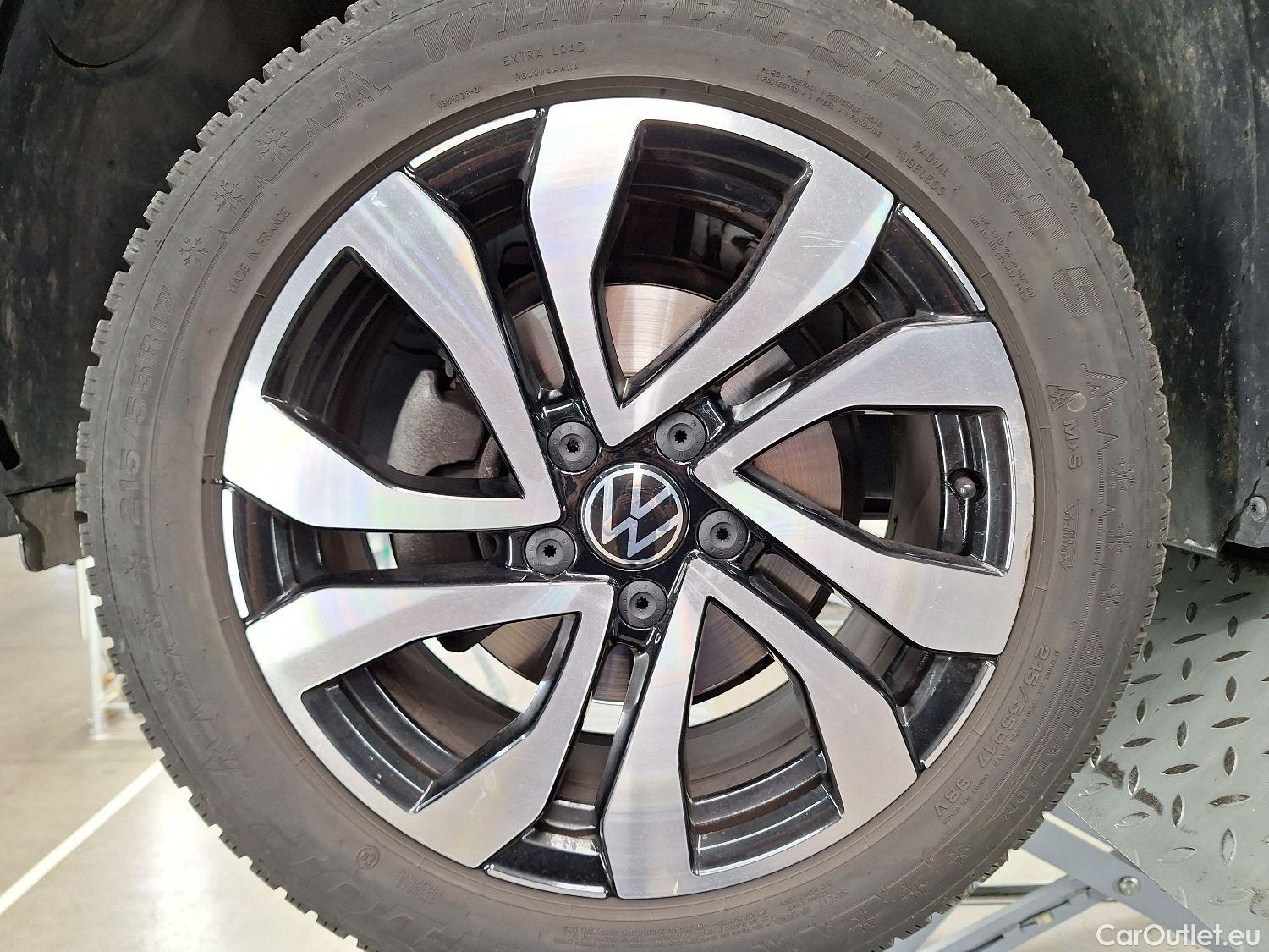  Volkswagen  T-ROC VW,  '17, Volkswagen  1.5 TSI Active 5d #3