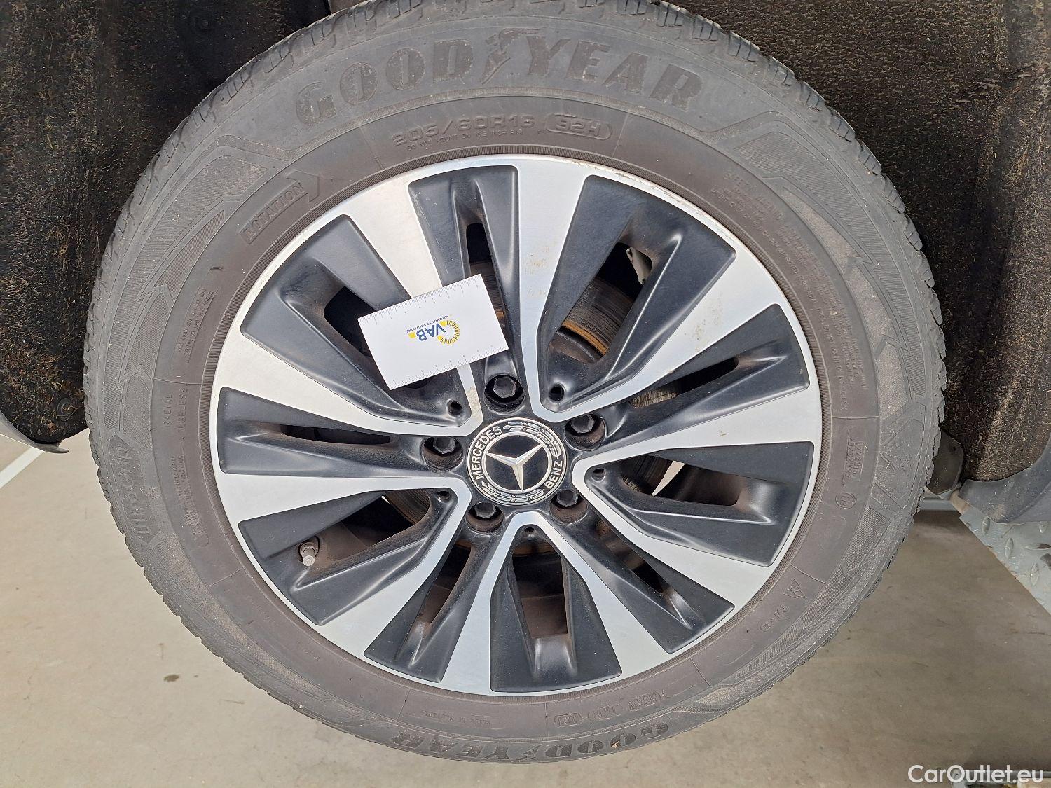  Mercedes  A-Klasse Mercedes, A-Class Berline '18, Mercedes-Benz  Limousine A 180d Business S #3