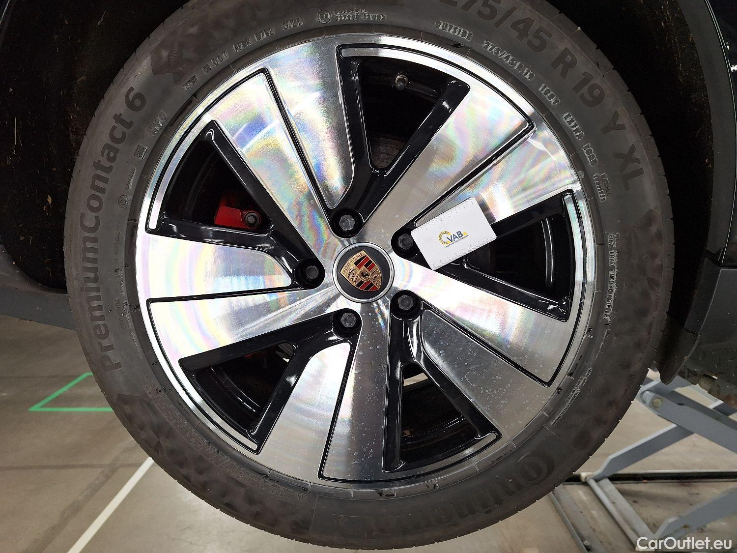  Porsche  Taycan Porsche,  BEV, Porsche  4S 4d #18