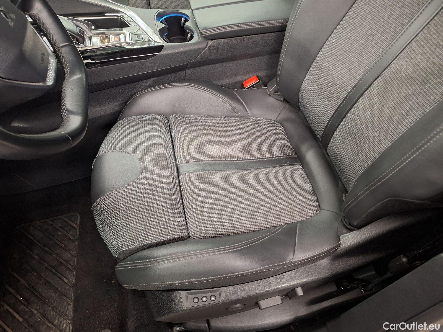  Peugeot  5008 Peugeot,  '16, Peugeot  1.5 BlueHDi 96kW S&S EAT8 Allure 5d #66