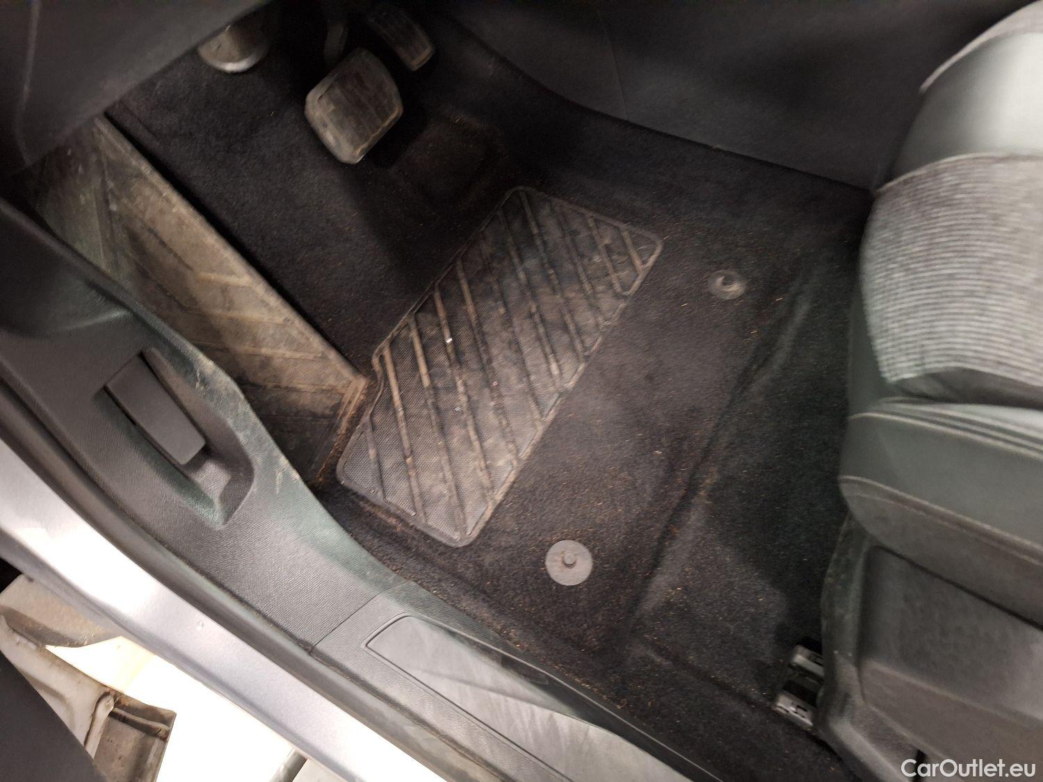  Peugeot  5008 Peugeot,  '16, Peugeot  1.5 BlueHDi 96kW S&S EAT8 Allure 5d #69