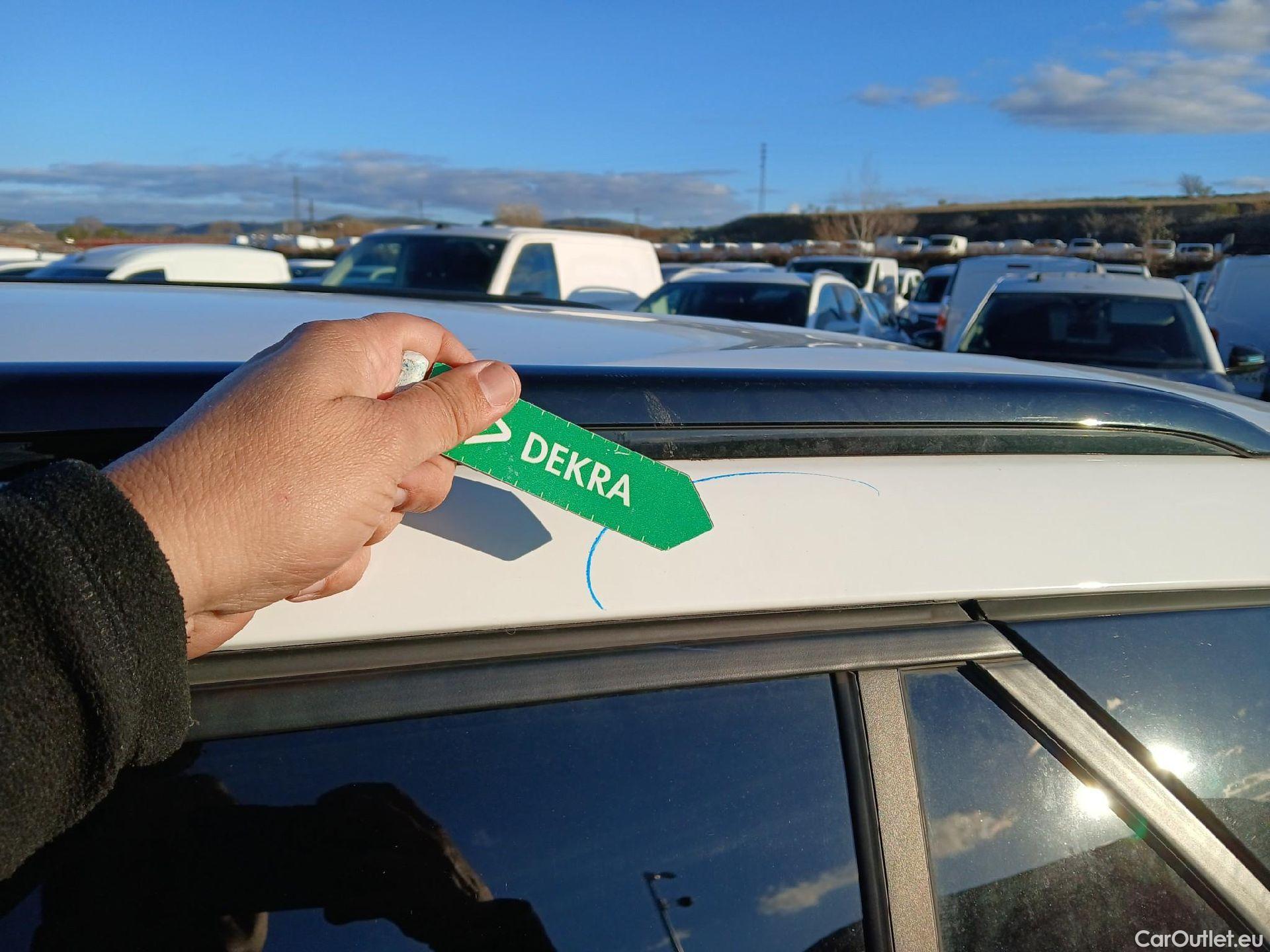  Peugeot  2008 PEUGEOT  / 2019 / 5P / todoterreno Allure BlueHDI 81kW (110CV) #12