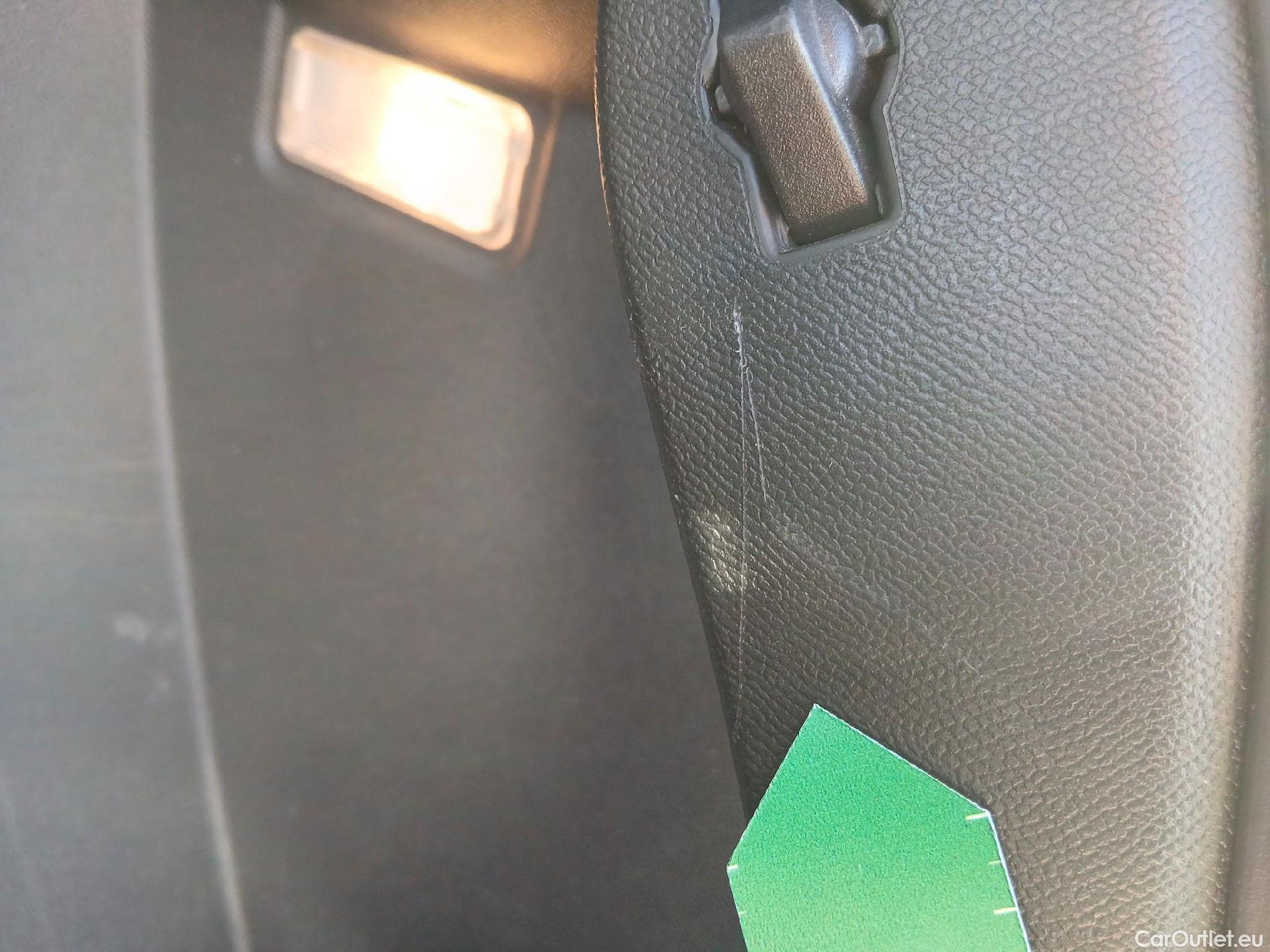  Peugeot  2008 PEUGEOT  / 2019 / 5P / todoterreno Active BlueHDI 81kW (110CV) #25