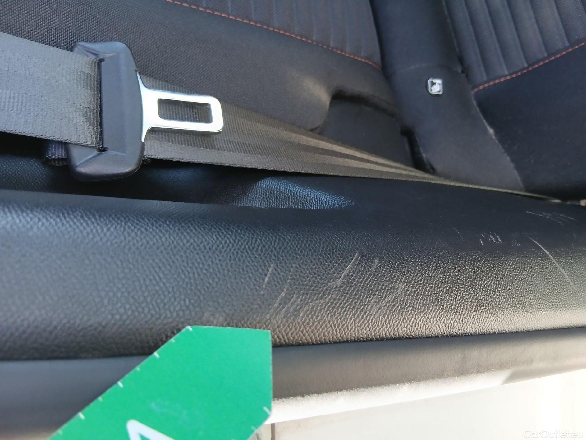  Peugeot  2008 PEUGEOT  / 2019 / 5P / todoterreno Active BlueHDI 81kW (110CV) #37