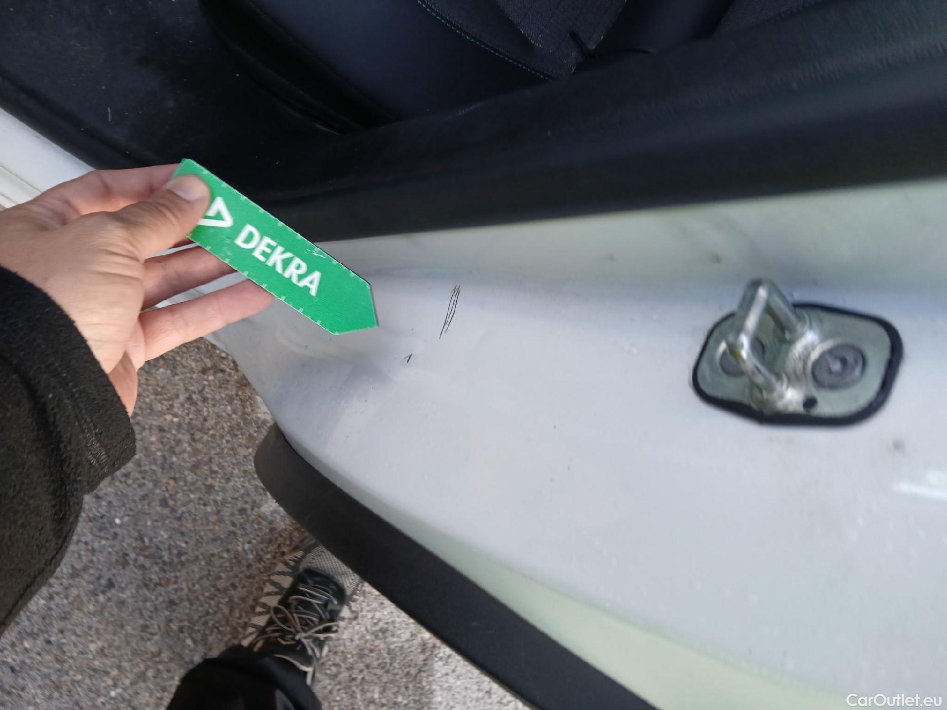  Peugeot  2008 PEUGEOT  / 2019 / 5P / todoterreno Allure BlueHDI 81kW (110CV) #3