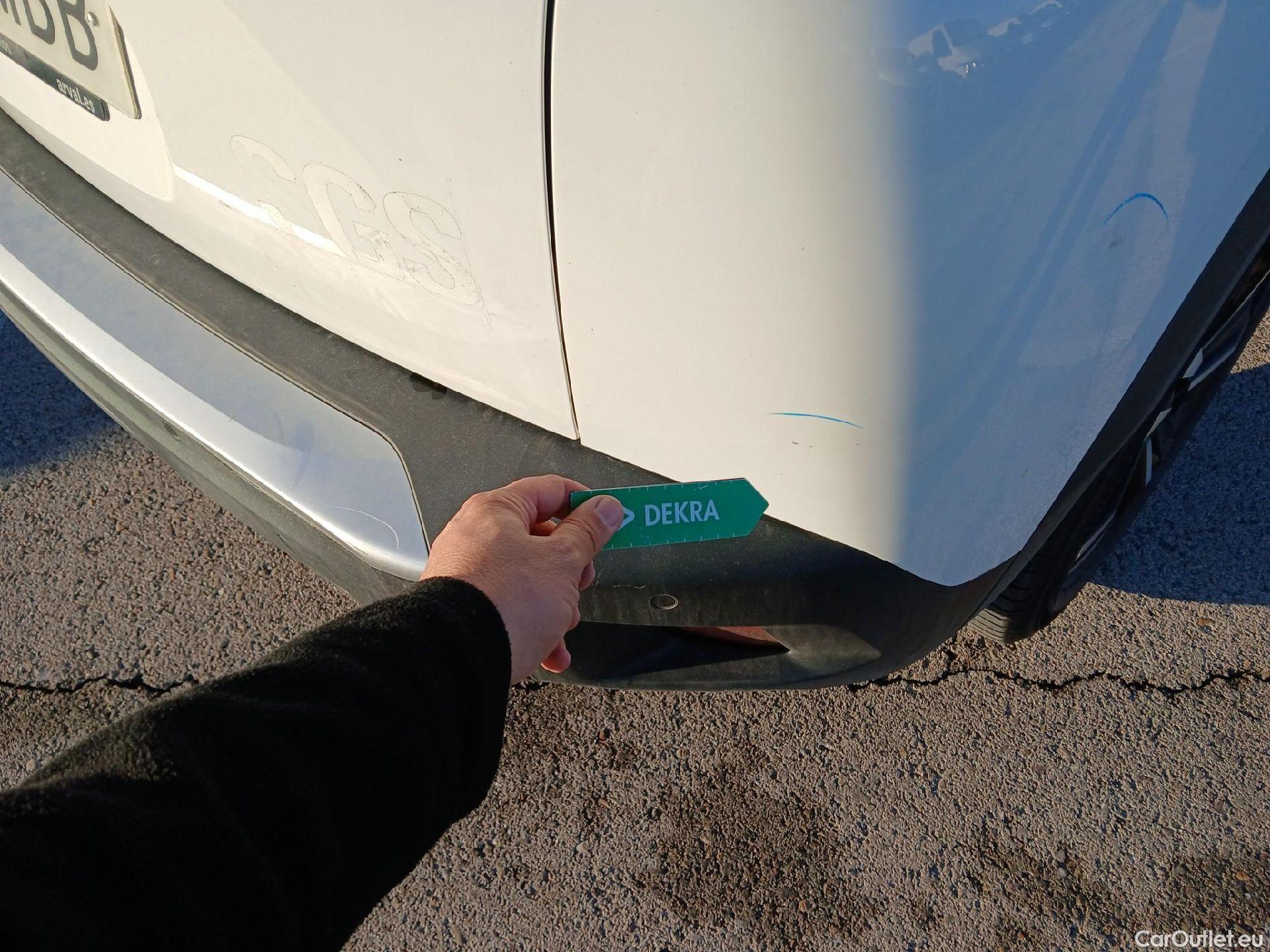  Peugeot  2008 PEUGEOT  / 2019 / 5P / todoterreno Allure BlueHDI 81kW (110CV) #23