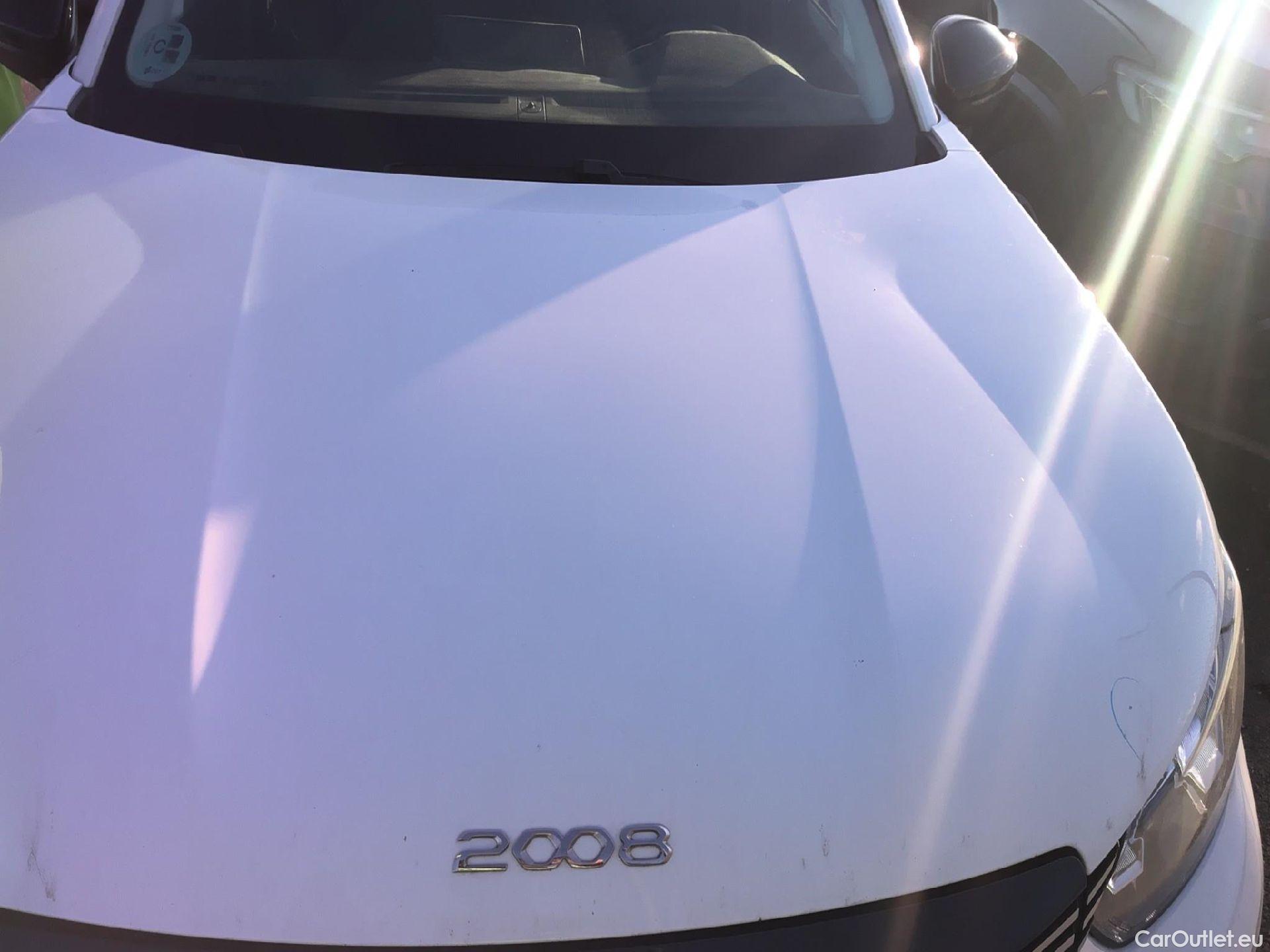  Peugeot  2008 PEUGEOT  / 2019 / 5P / todoterreno Allure BlueHDI 81kW (110CV) #8