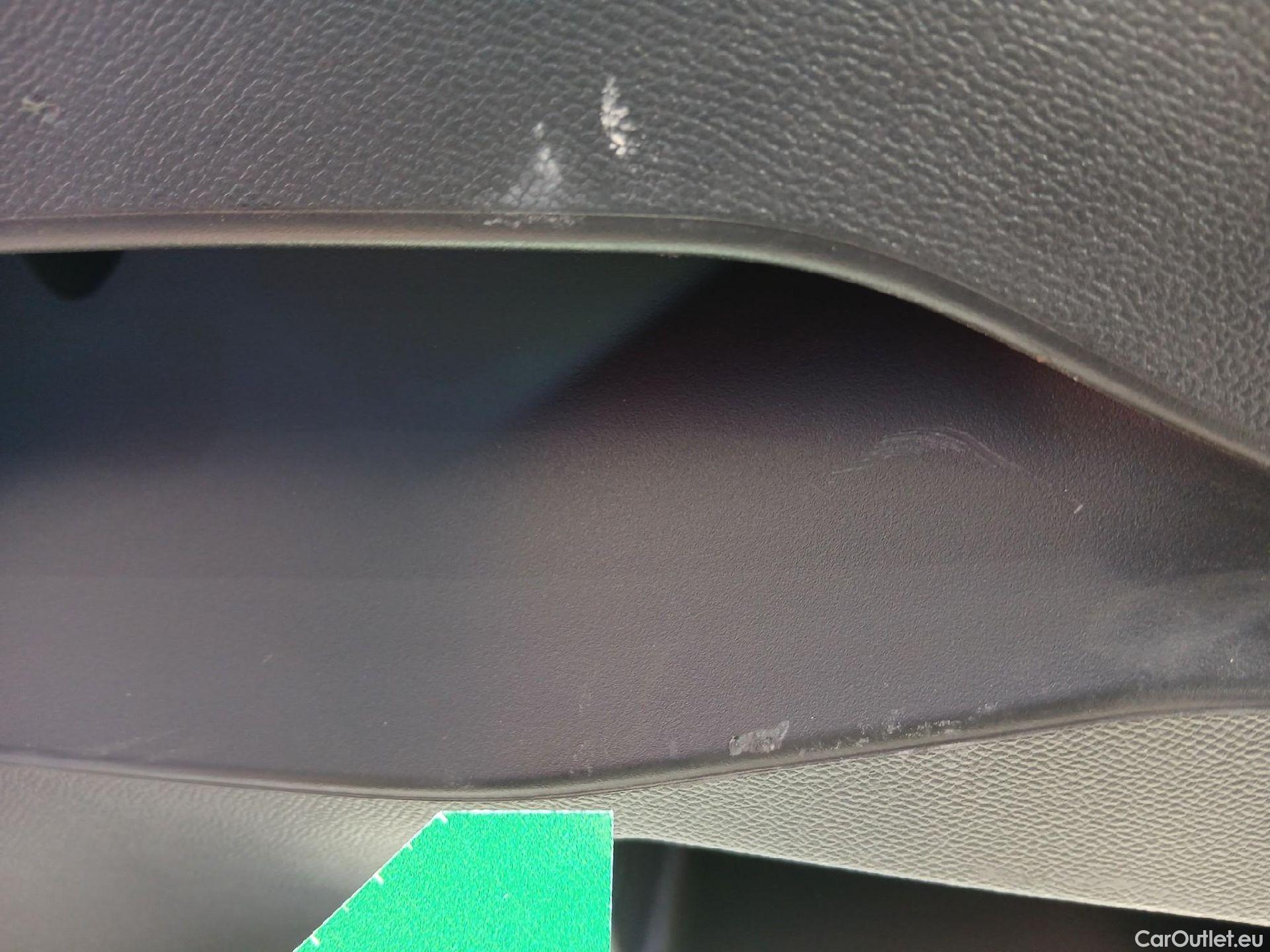  Peugeot  2008 PEUGEOT  / 2019 / 5P / todoterreno Active BlueHDI 81kW (110CV) #21