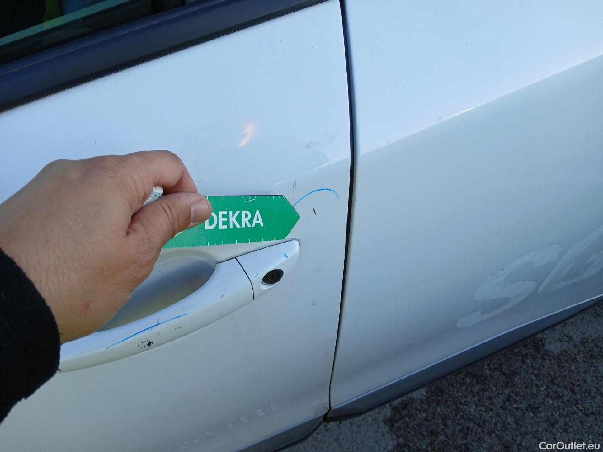  Peugeot  2008 PEUGEOT  / 2019 / 5P / todoterreno Allure BlueHDI 81kW (110CV) #16