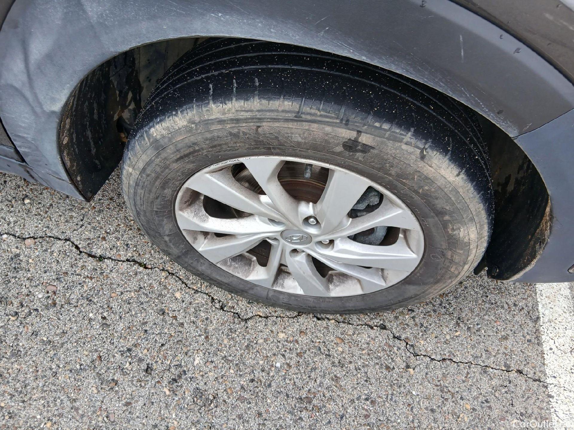  Hyundai  Tucson HYUNDAI  / 2018 / 5P / todoterreno 1.6 CRDI 85kW (116CV) 48V SLE 4X2(SP)(SL) #4