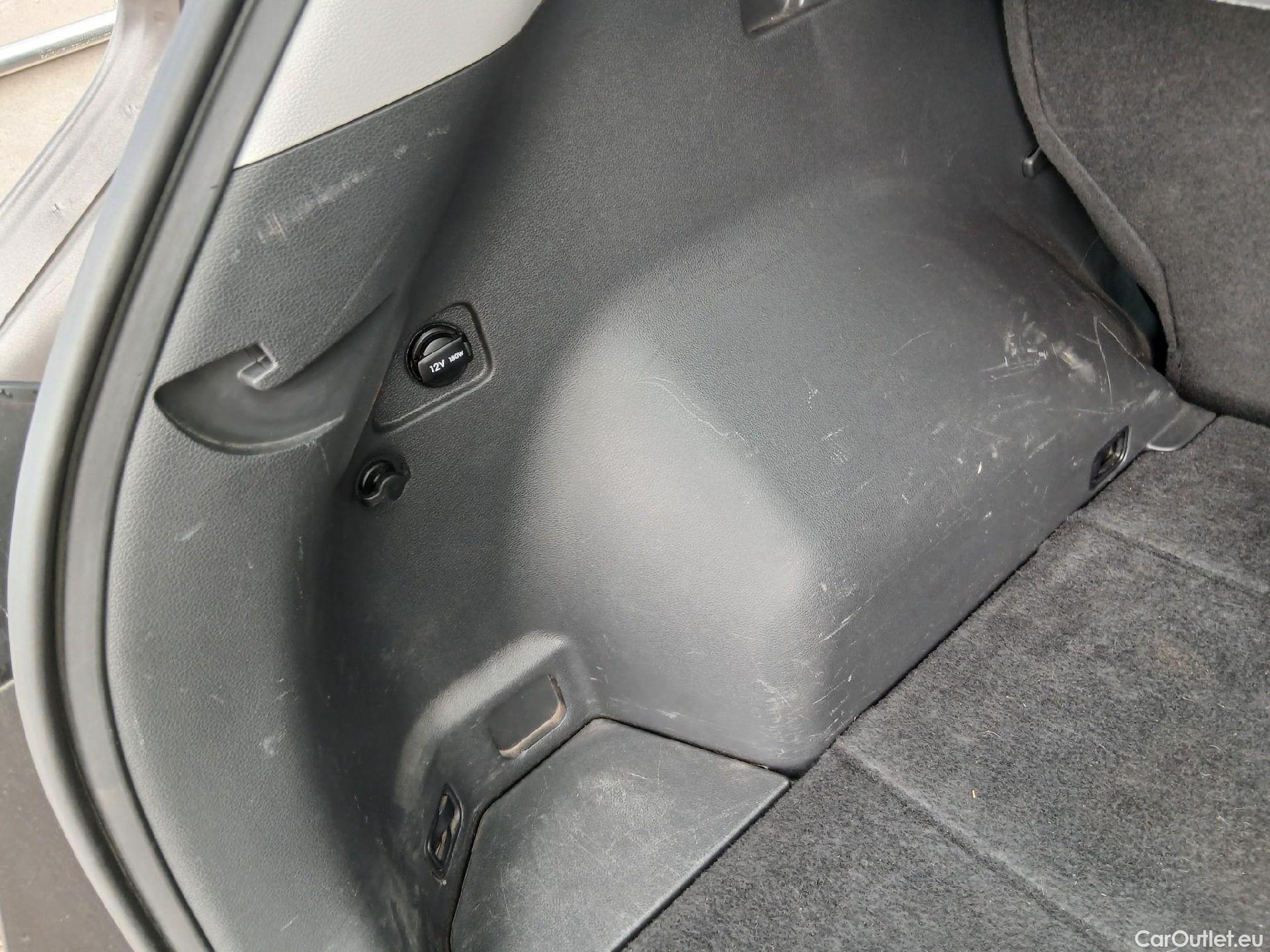  Hyundai  Tucson HYUNDAI  / 2018 / 5P / todoterreno 1.6 CRDI 85kW (116CV) 48V SLE 4X2(SP)(SL) #39