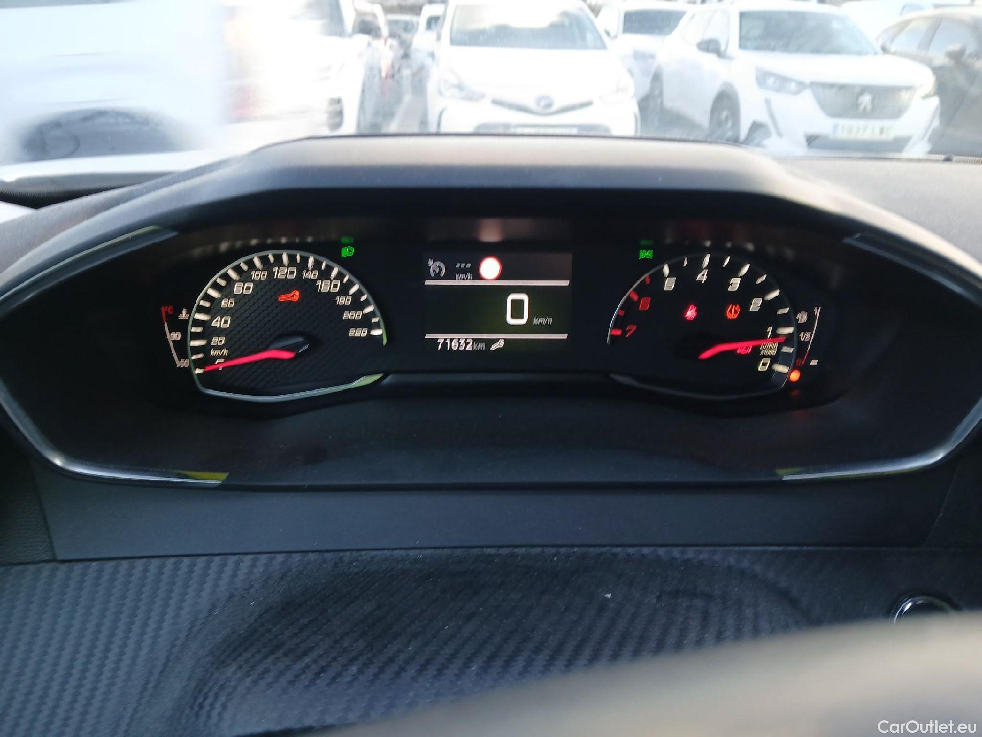  Peugeot  2008 PEUGEOT  / 2019 / 5P / todoterreno Allure BlueHDI 81kW (110CV) #2