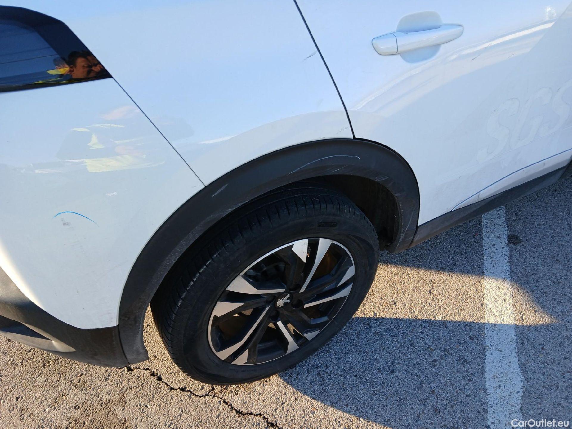  Peugeot  2008 PEUGEOT  / 2019 / 5P / todoterreno Allure BlueHDI 81kW (110CV) #25