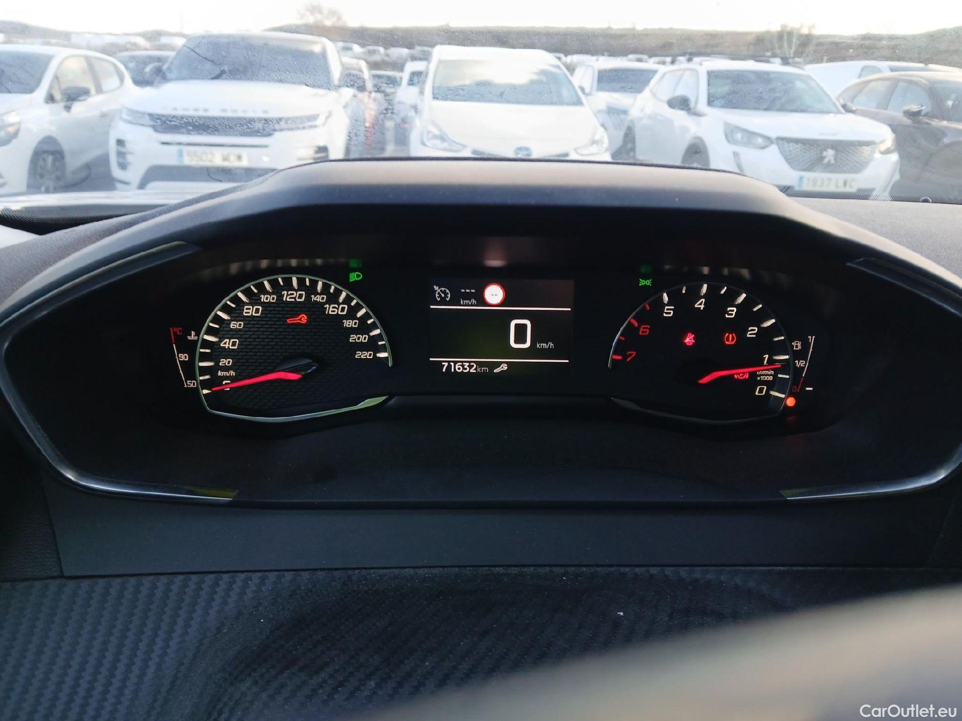  Peugeot  2008 PEUGEOT  / 2019 / 5P / todoterreno Allure BlueHDI 81kW (110CV) #1