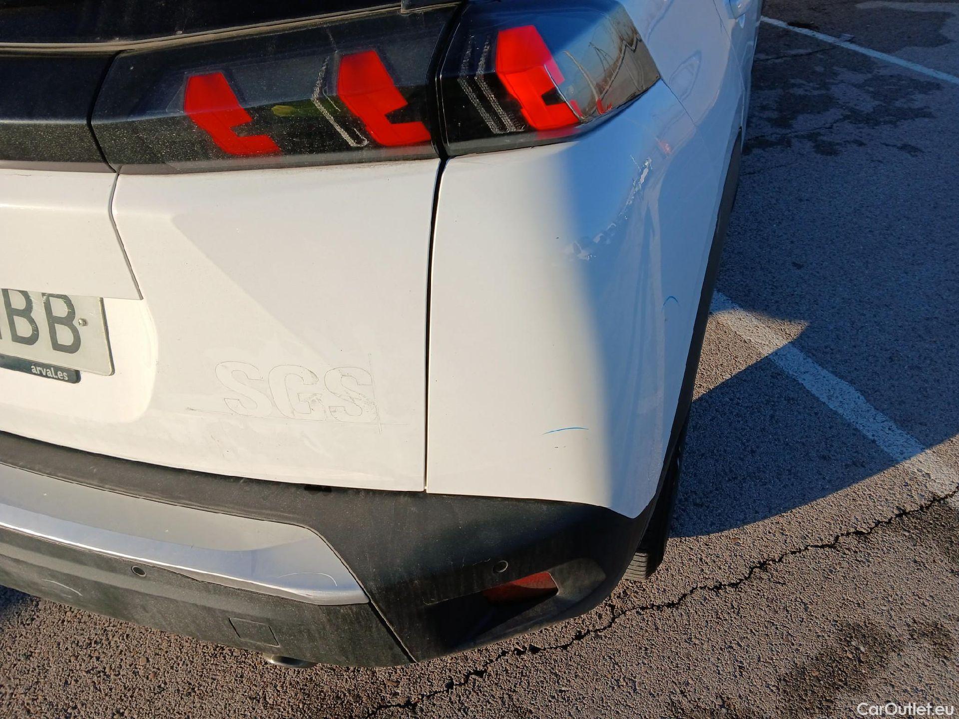  Peugeot  2008 PEUGEOT  / 2019 / 5P / todoterreno Allure BlueHDI 81kW (110CV) #24