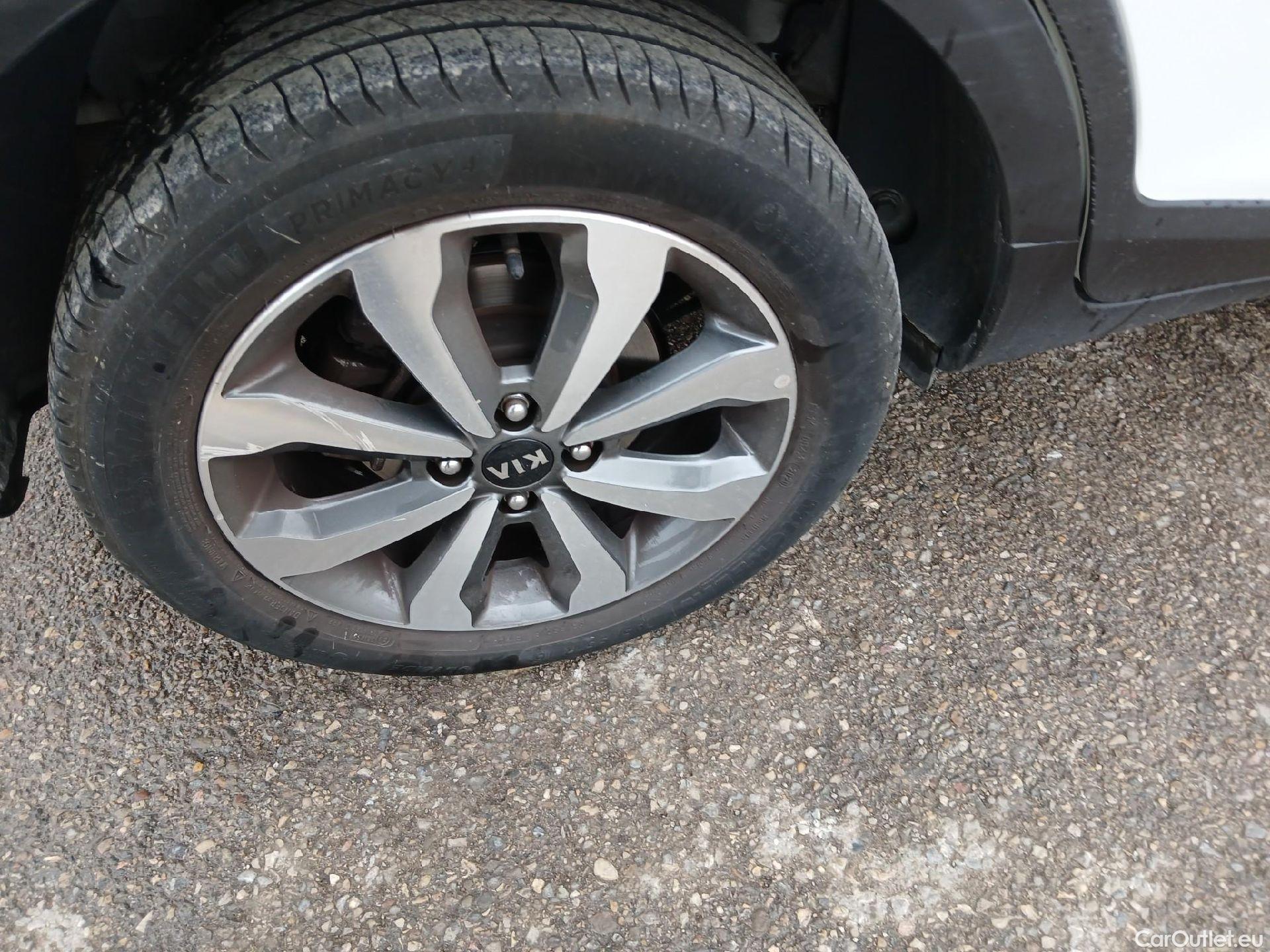  KIA  STONIC KIA  / 2017 / 5P / todoterreno 1.0 T-GDi 74kW (100CV) MHEV iMT Drive #32