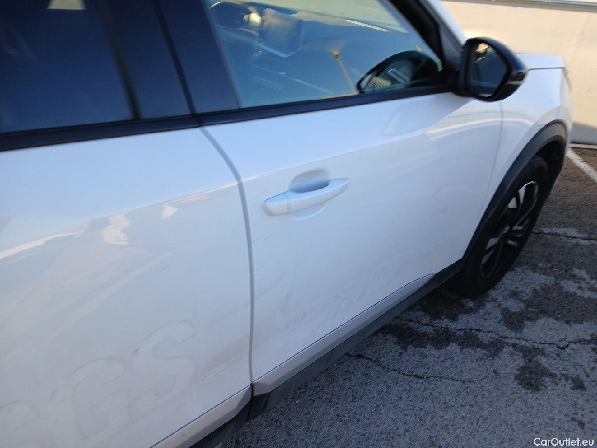  Peugeot  2008 PEUGEOT  / 2019 / 5P / todoterreno Allure BlueHDI 81kW (110CV) #27