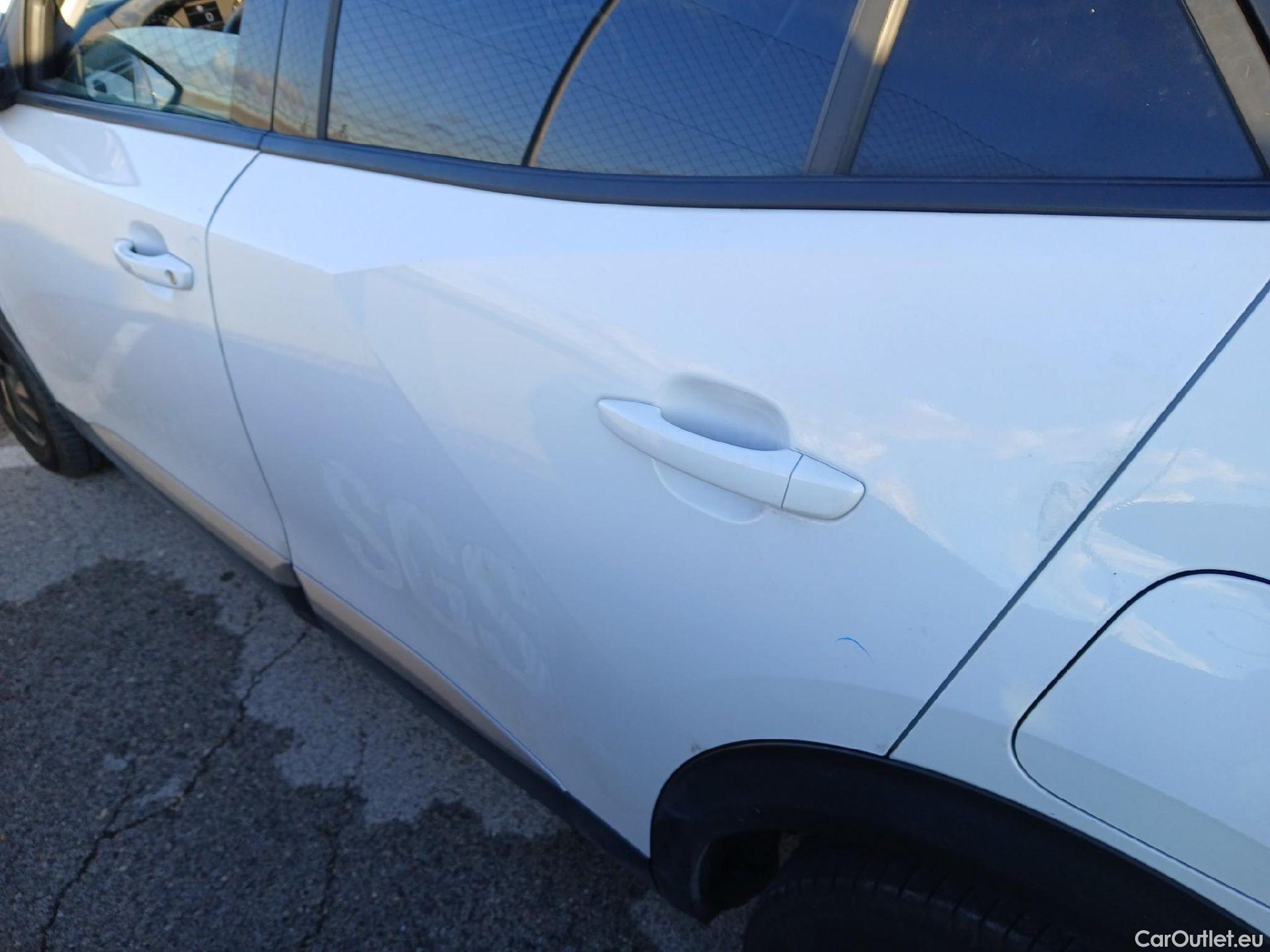  Peugeot  2008 PEUGEOT  / 2019 / 5P / todoterreno Allure BlueHDI 81kW (110CV) #17