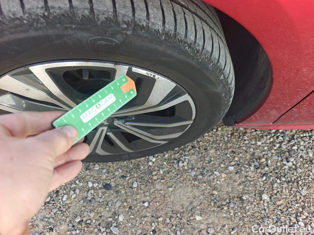  Peugeot  508 PEUGEOT  / 2018 / 5P / familiar SW Allure Pack BlueHDi 130 S&S EAT8 #32